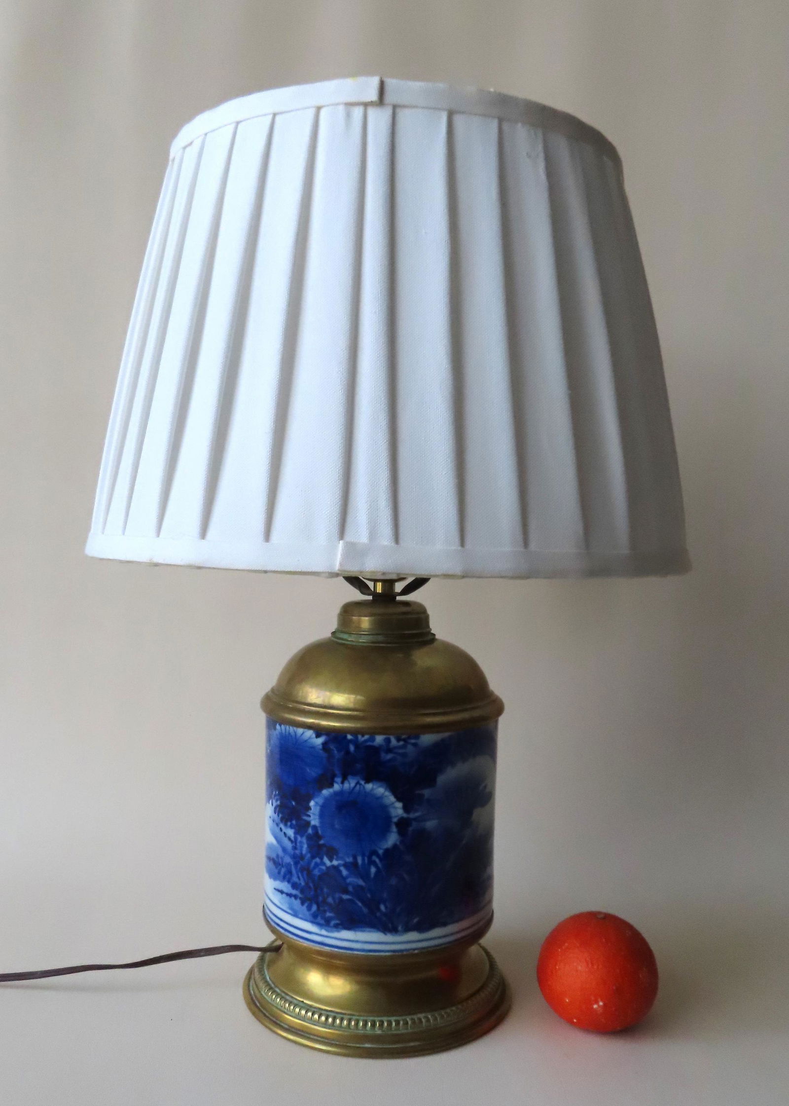 A porcelain and brass table lamp decorated with hand (1 of 5)
