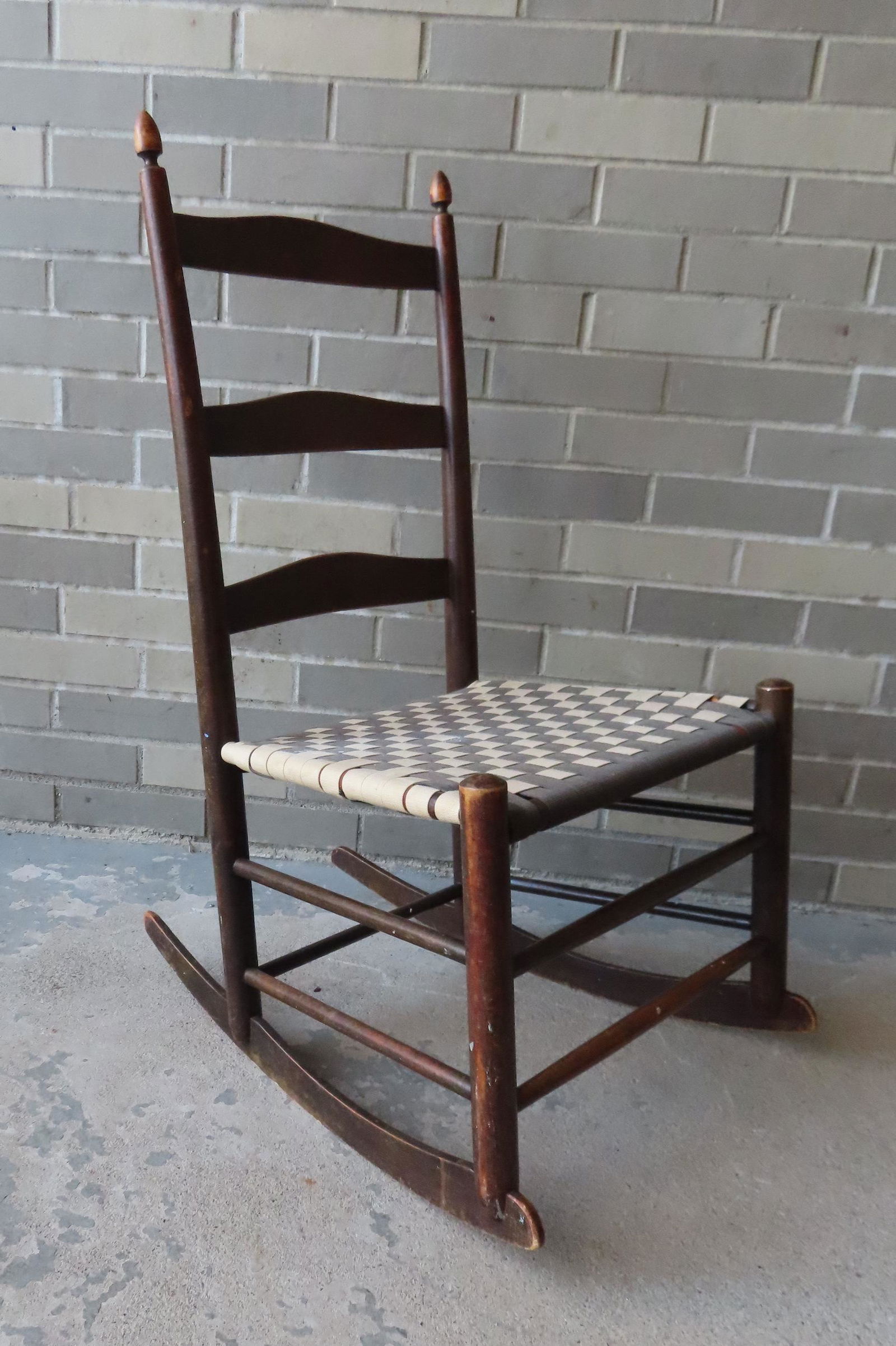 Shaker production rocker with 3 back slats, branded #3 (1 of 5)