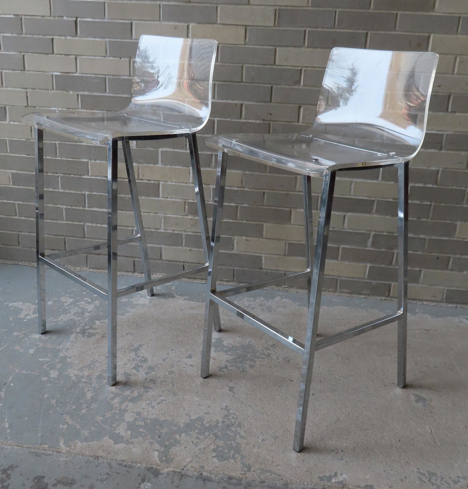 A pair of mid century style Lucite bar stools mounted (1 of 6)