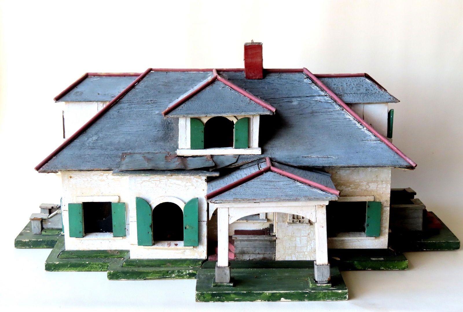 An old martin birdhouse having architectural features (1 of 10)