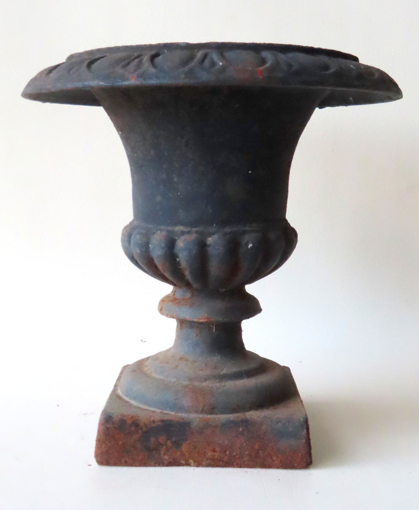 Small cast iron garden urn, late 19th to early 20th (1 of 5)