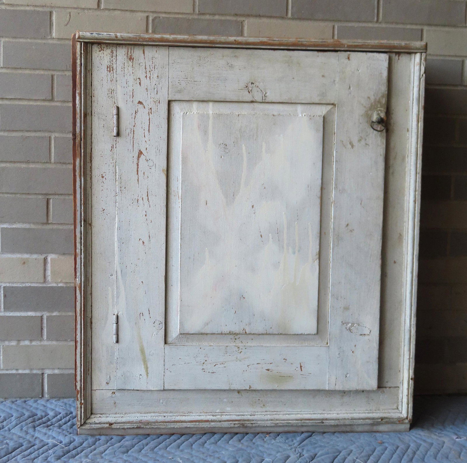 A good primitive built-in single door wall cupboard (1 of 8)