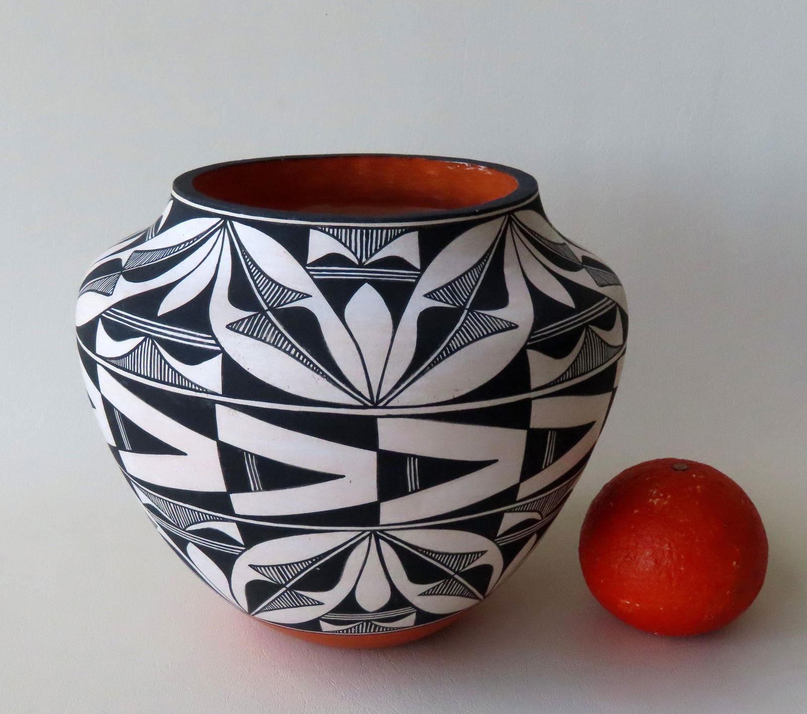 A signed Rachael Aragon, Acoma New Mexico storage (1 of 5)