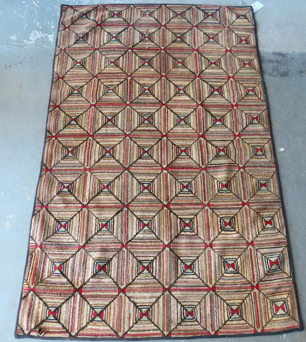 Large hooked rug in the Log Cabin pattern, very (1 of 11)