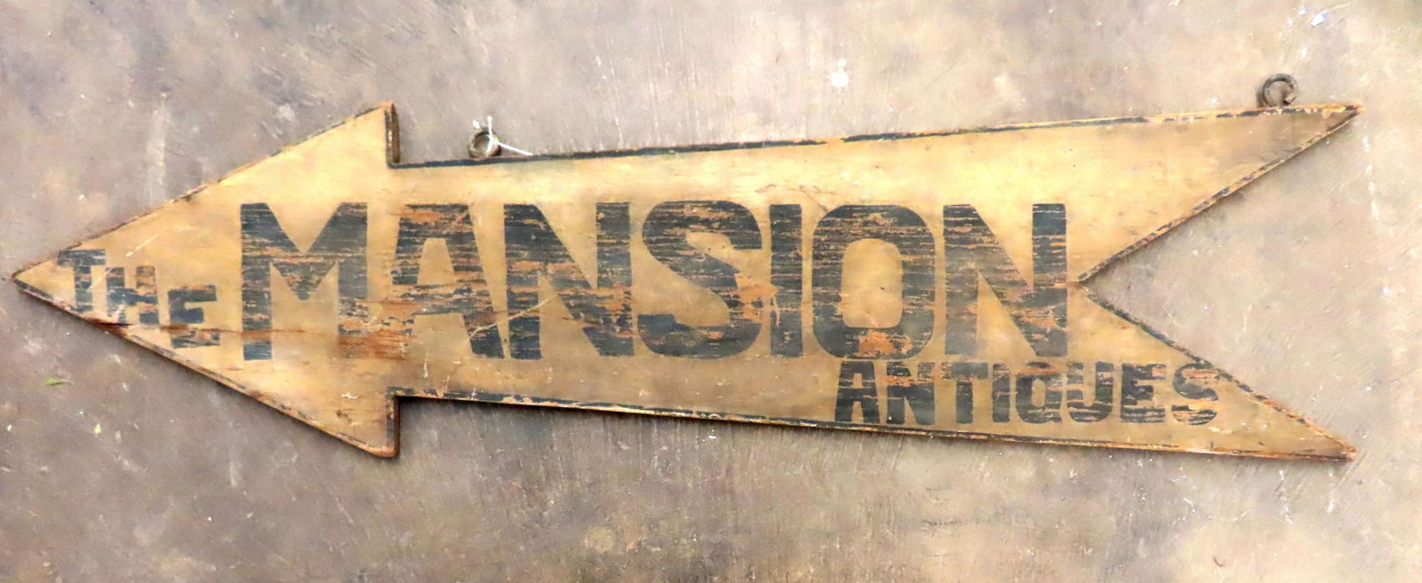 Vintage wooden antique sign in the form of an arrow (1 of 4)