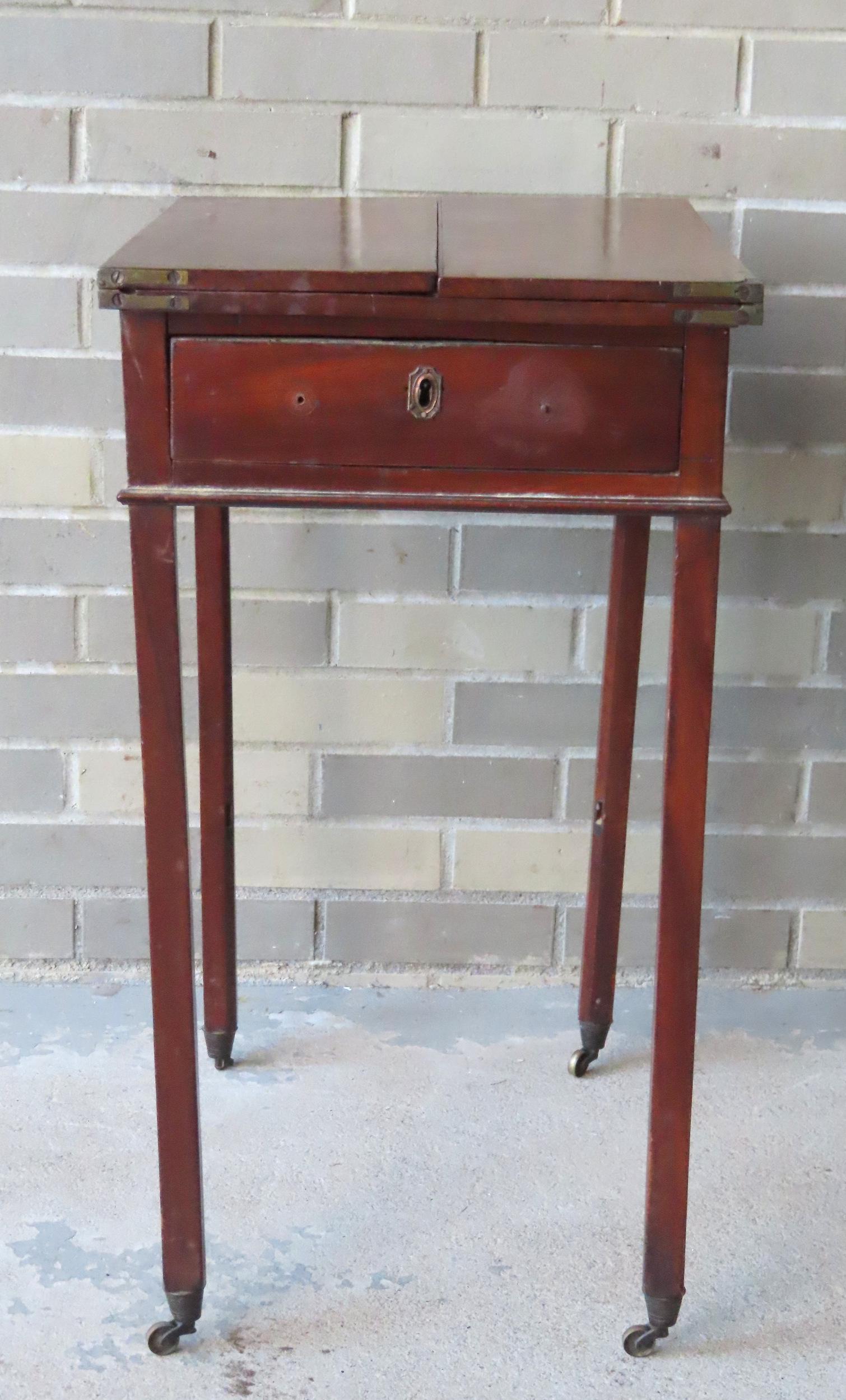 An unusual Chippendale mahogany 1 drawer work table (1 of 10)