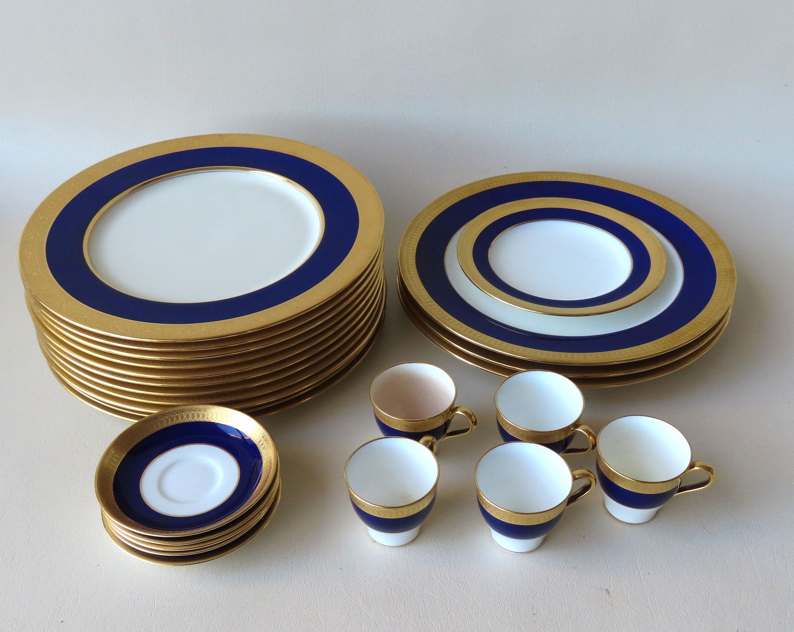 Grouping of high quality china with cobalt blue and (1 of 13)