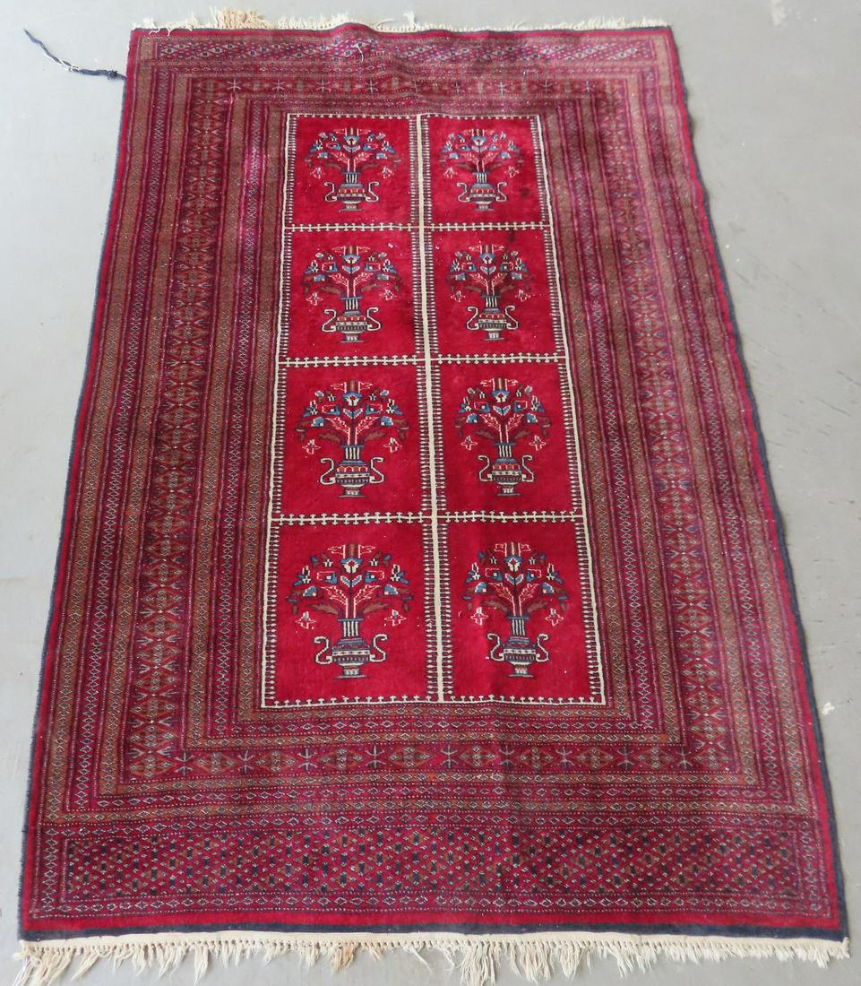 Oriental style scatter rug having a central medallion (1 of 7)