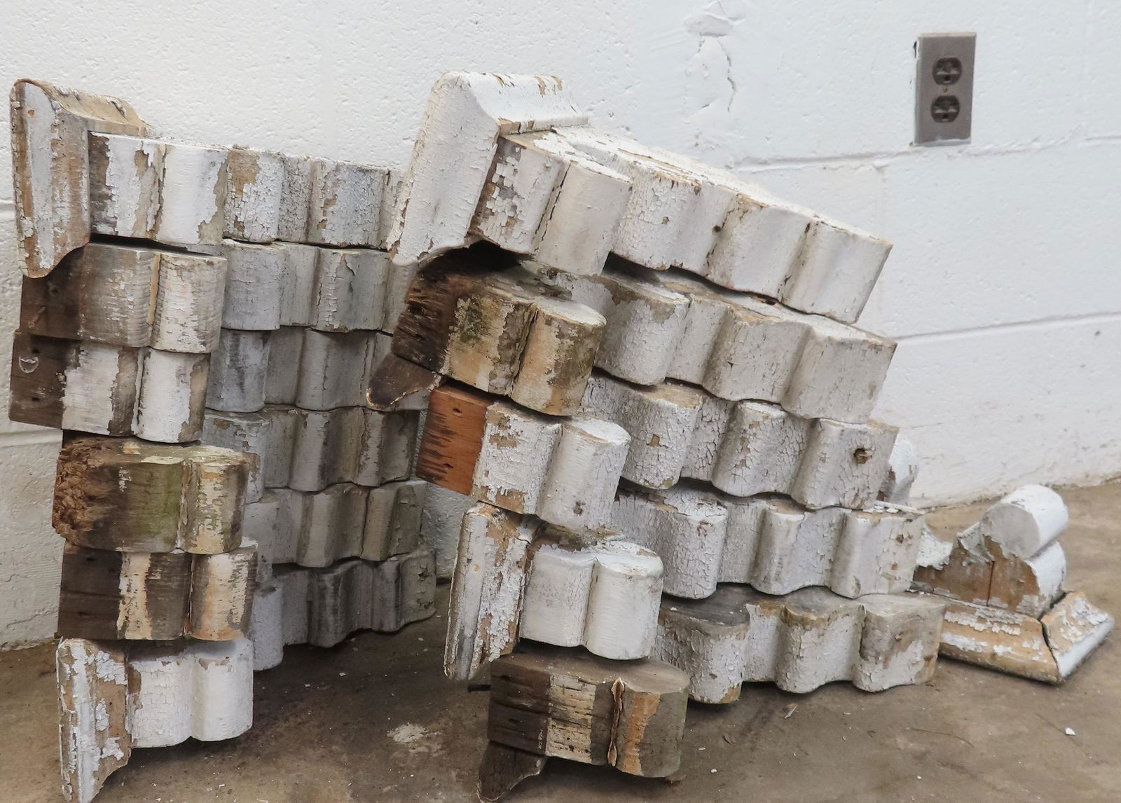 Grouping of 13 matching wooden corbels, 19th century. (1 of 7)