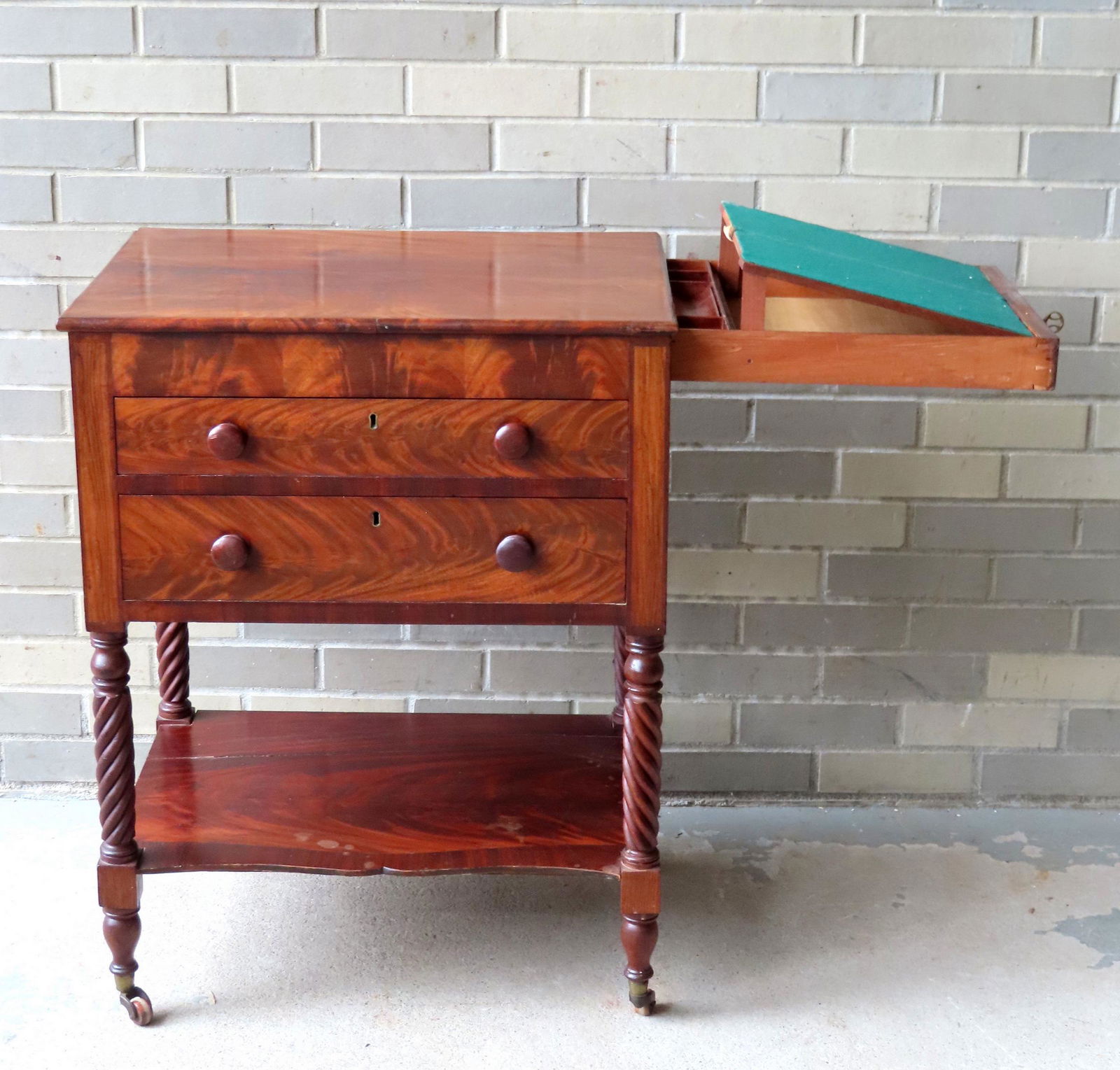 A late Sheraton high quality mahogany work table having 2 front drawers and 1 fitted side drawer (1 of 10)