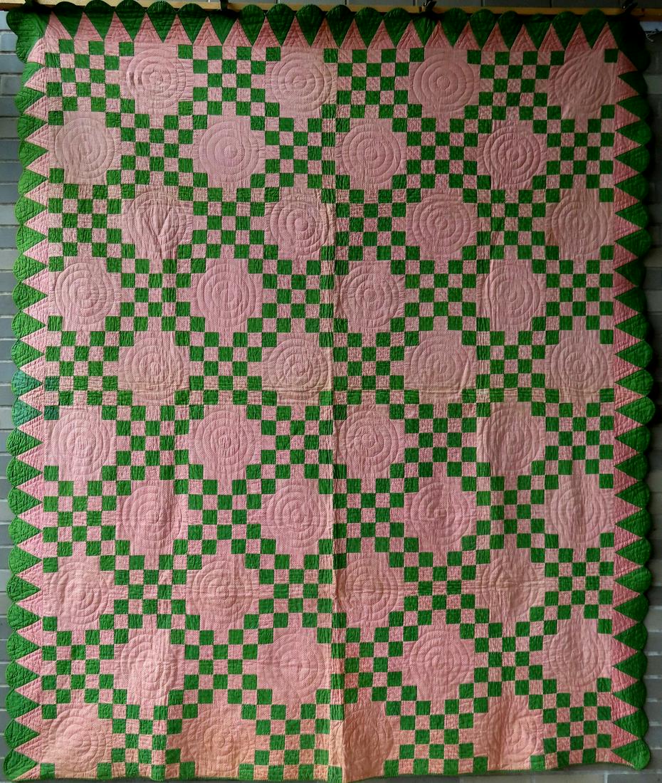 Patchwork quilt, green and pink, Double Irish Chain pattern with scalloped border - fine quilting (1 of 7)