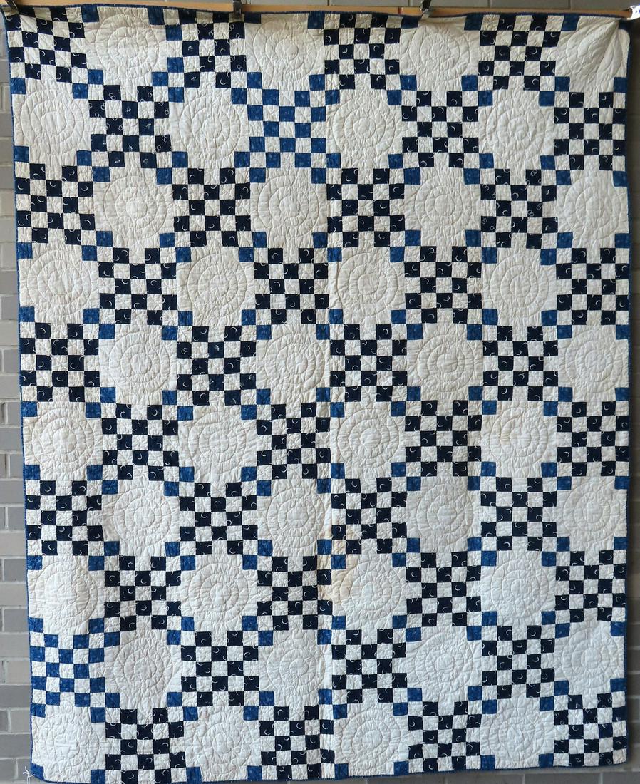 A patchwork quilt in blue and white Double Irish Chain pattern, good quilting with 6 to 8 (1 of 7)