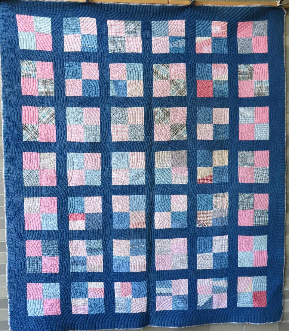 Patchwork quilt 4-square pattern with extensive arched quilting, very good condition, early 20th (1 of 5)