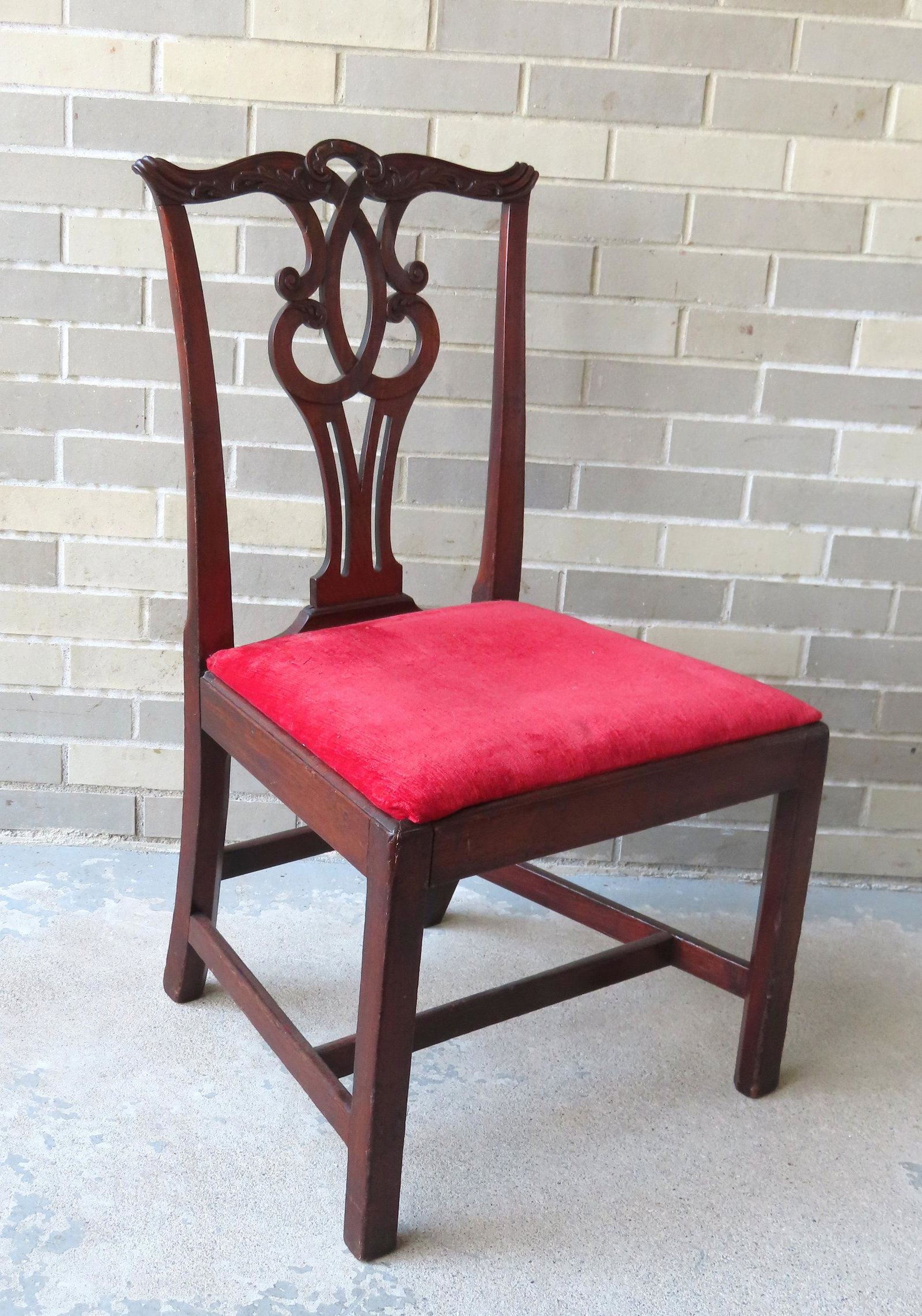 A good Chippendale mahogany side chair with slip seat, having a scrolled pierced splat, and acanthus: A good Chippendale mahogany side chair with slip seat, having a scrolled pierced splat, and acanthus carved crest and shaped ears. The chair also with square legs that are chamfered on the interior si