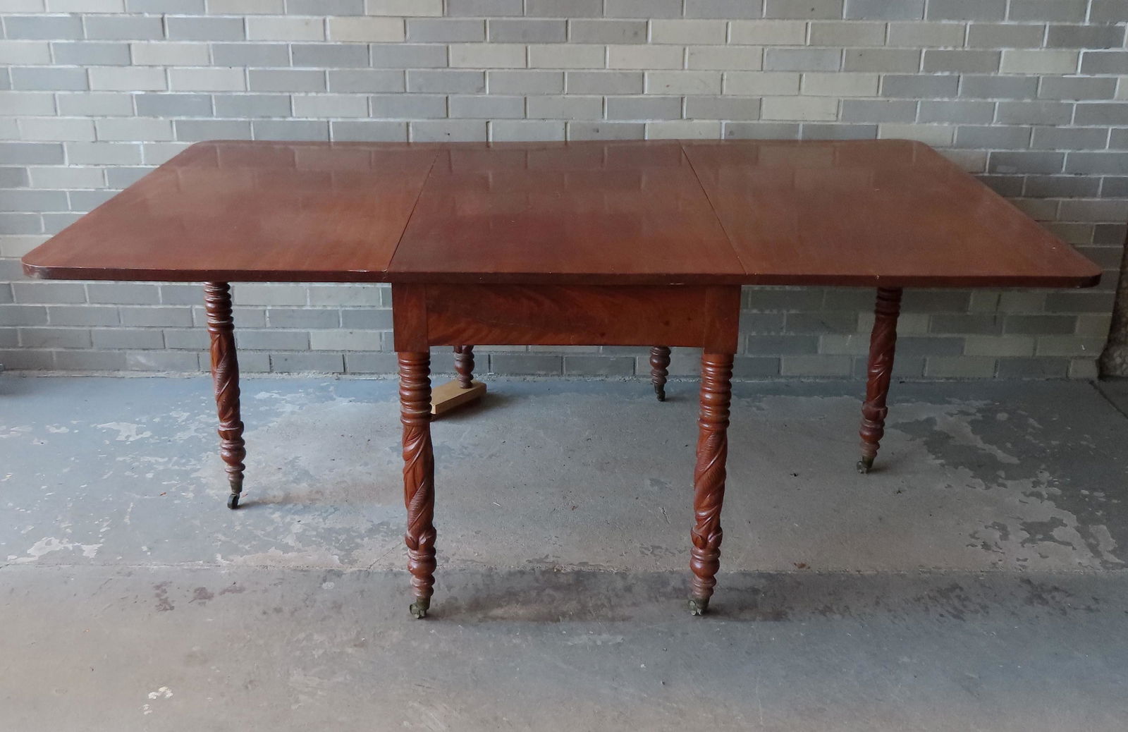 A classical Sheraton mahogany dining room table with long drop leaves, acanthus legs leading to (1 of 11)