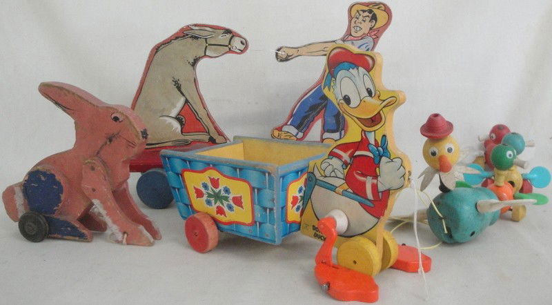 Lot of kid's pull toys including Fisher Price Donal: Lot of kid's pull toys including Fisher Price Donald Duck & cart, etc.