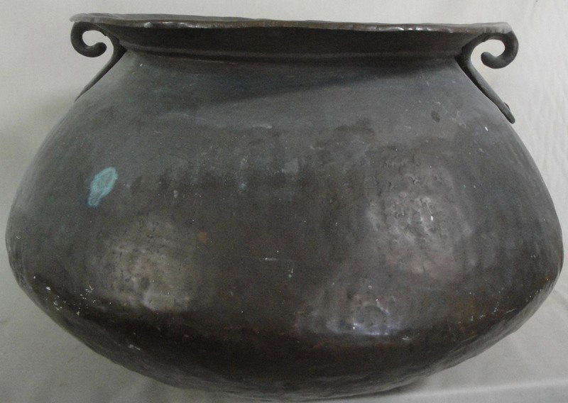 Large hand-hammered copper kettle in the Mission s: Large hand-hammered copper kettle in the Mission style - signed illegibly - marked No. 4