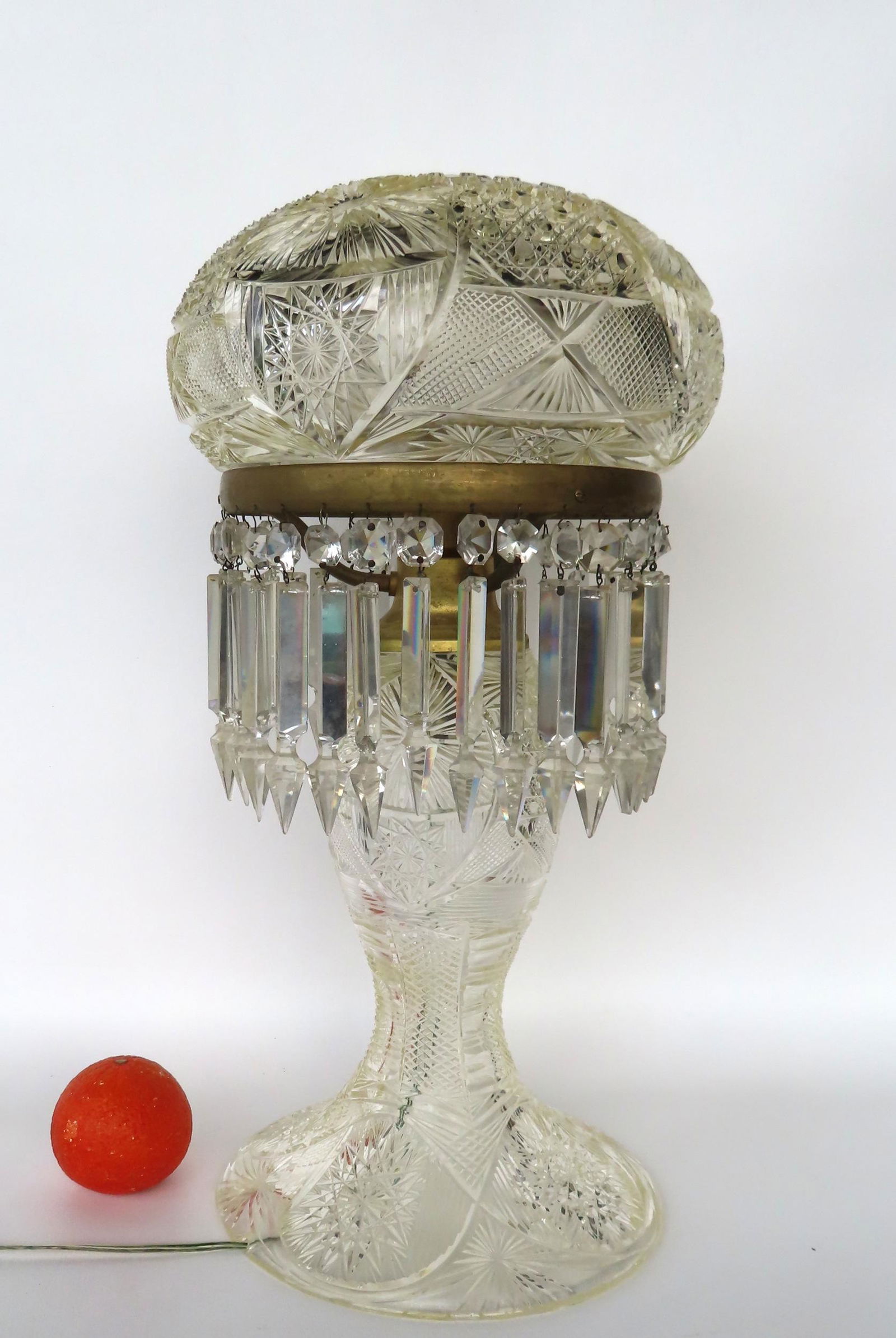 A very fine cut glass tale lamp with matching shade and hanging crystals. Some crystals with slight (1 of 8)