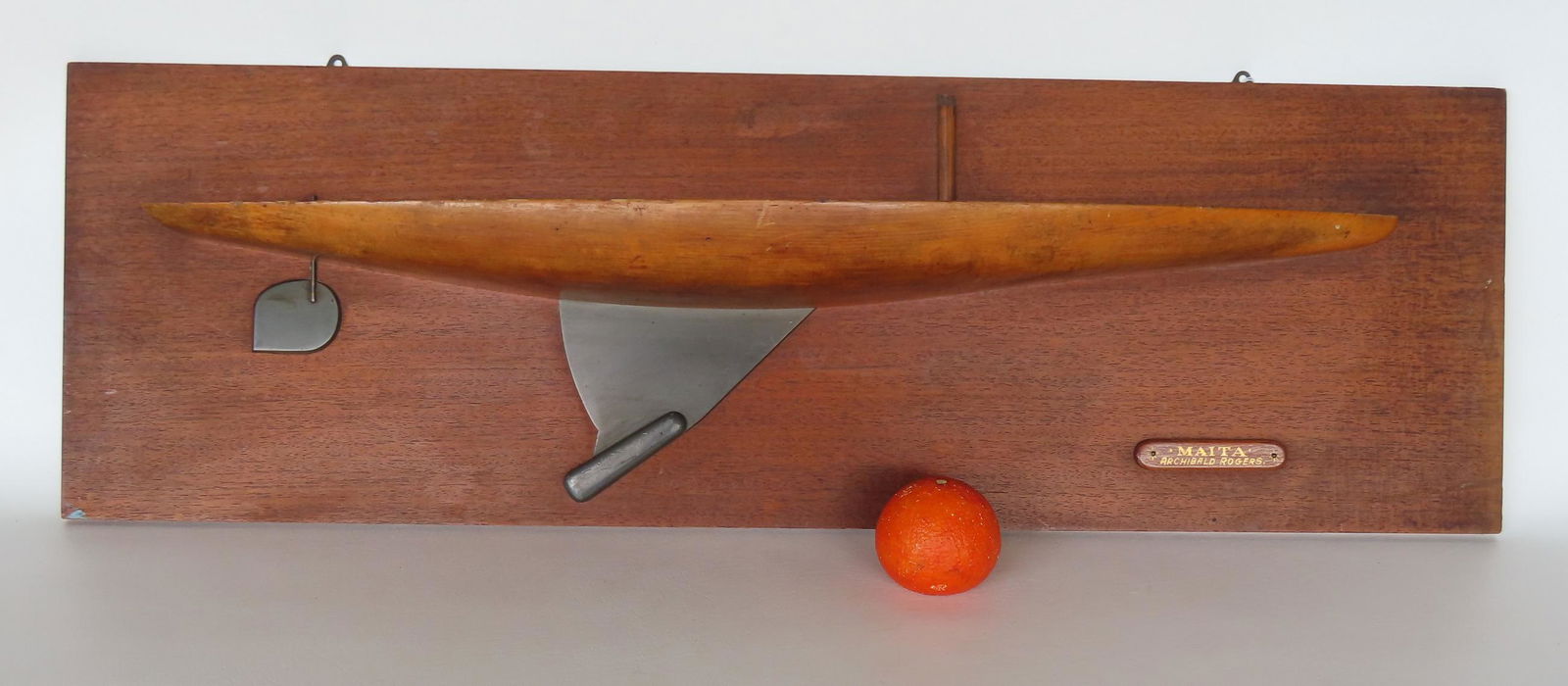 A half-hull sailboat model signed "Maita / Archibald Rogers", very good condition - approximately (1 of 7)