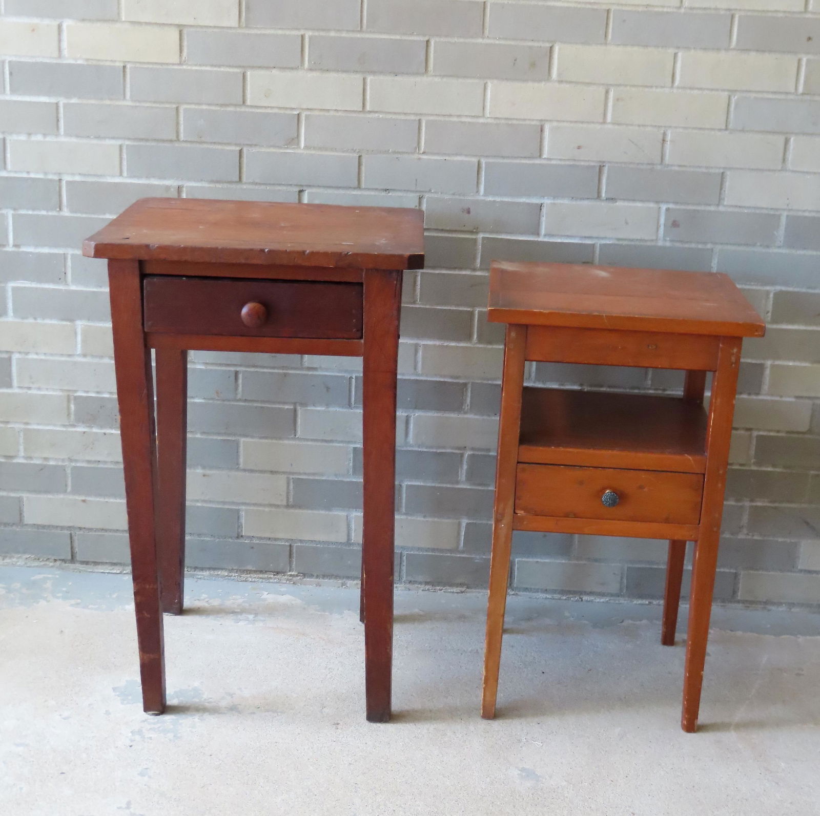 Two country Hepplewhite 1 drawer stands, one in cherry and 1 in pine and poplar wood. Both with (1 of 5)