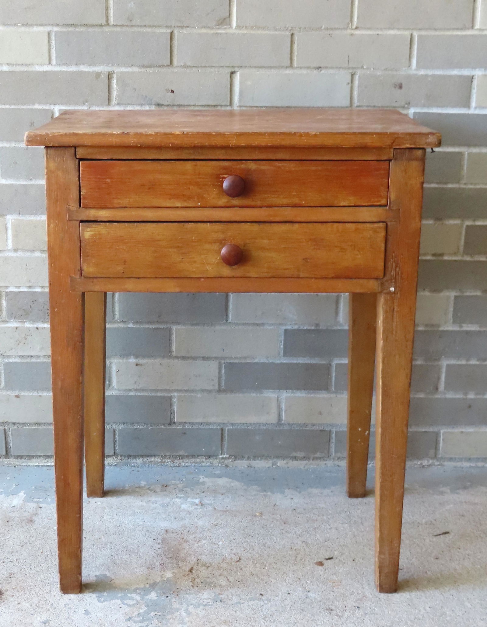 A primitive country Hepplewhite 2 drawer pine work table. Surface wear and abrasions but overall (1 of 4)