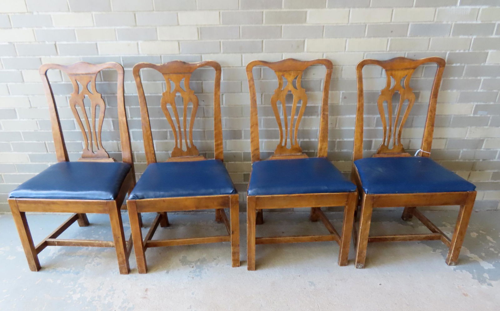 A matching set of 4 Centennial country Chippendale side chairs, with serpentine crest, pierced (1 of 8)
