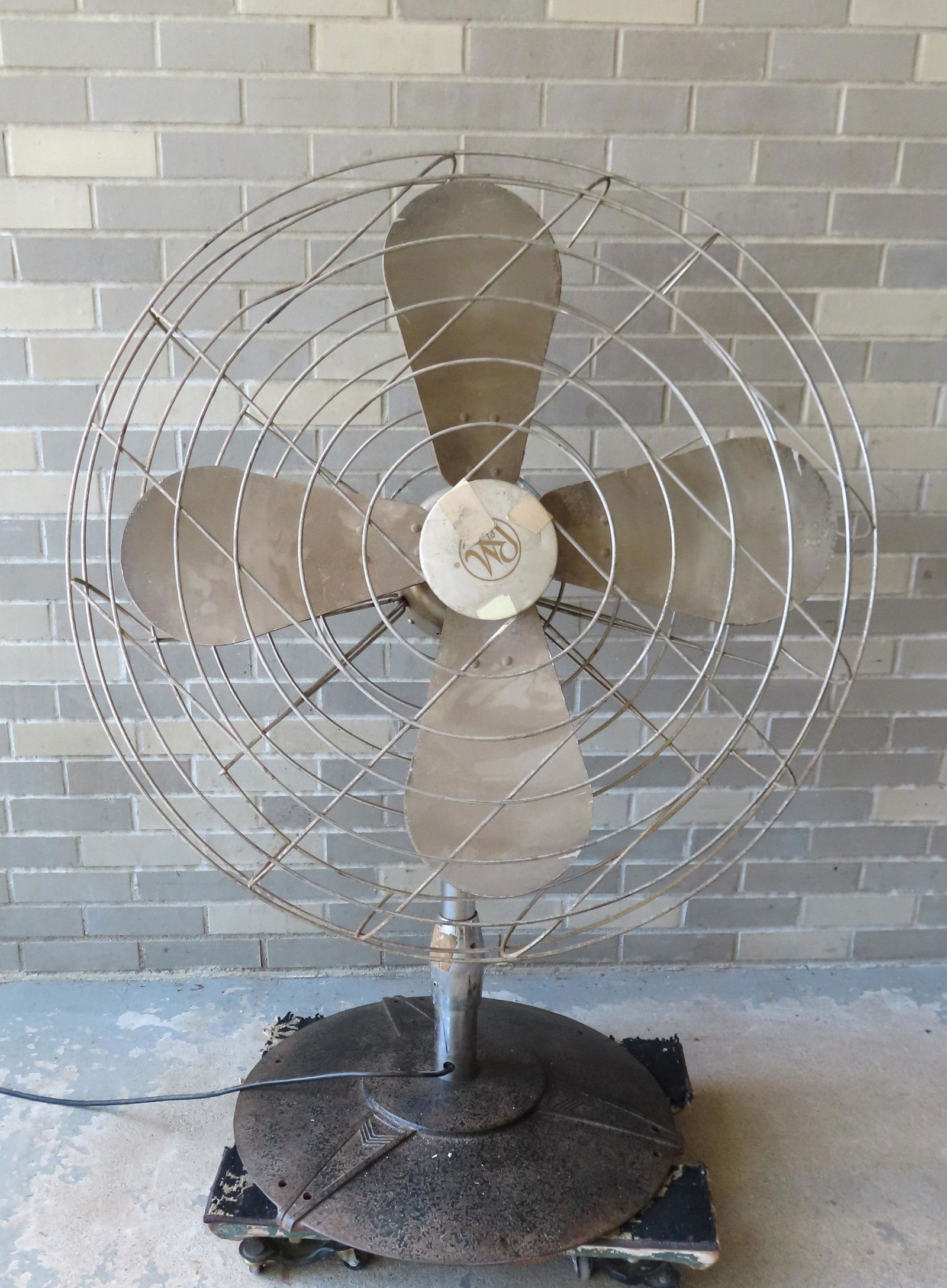 A large industrial Art Deco floor fan signed Robbins & Meyers Inc. - Hunter Division, Model G30 - (1 of 8)