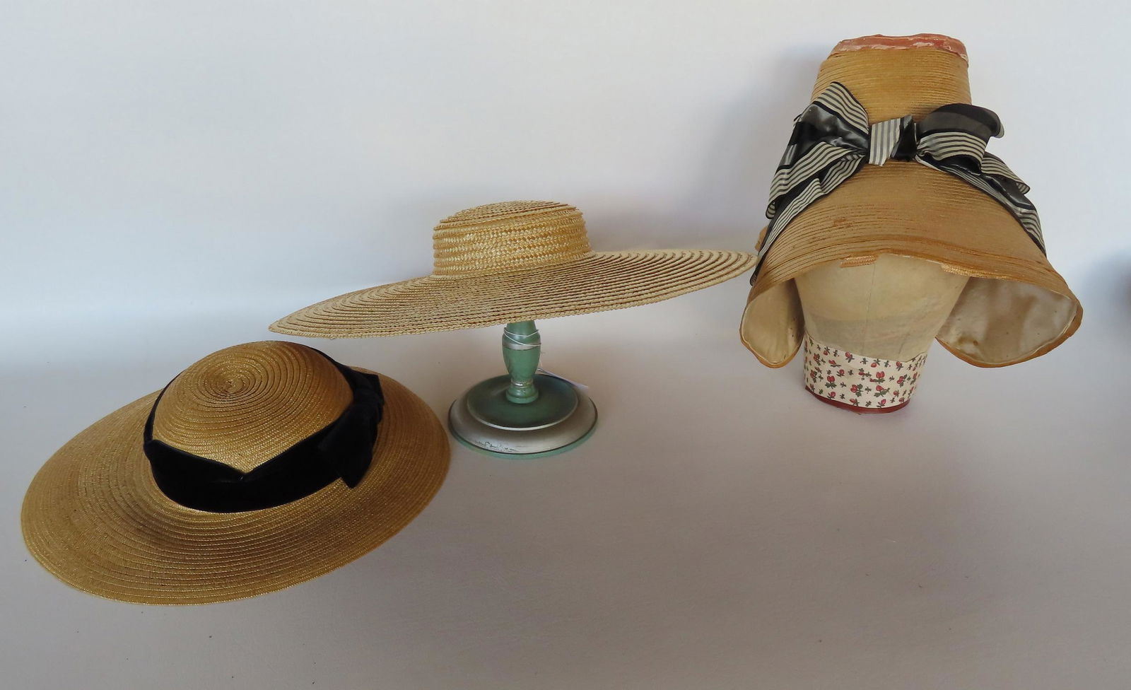 Grouping of 3 vintage lady's straw bonnets and 2 bonnet holders, one being in original green paint. (1 of 14)