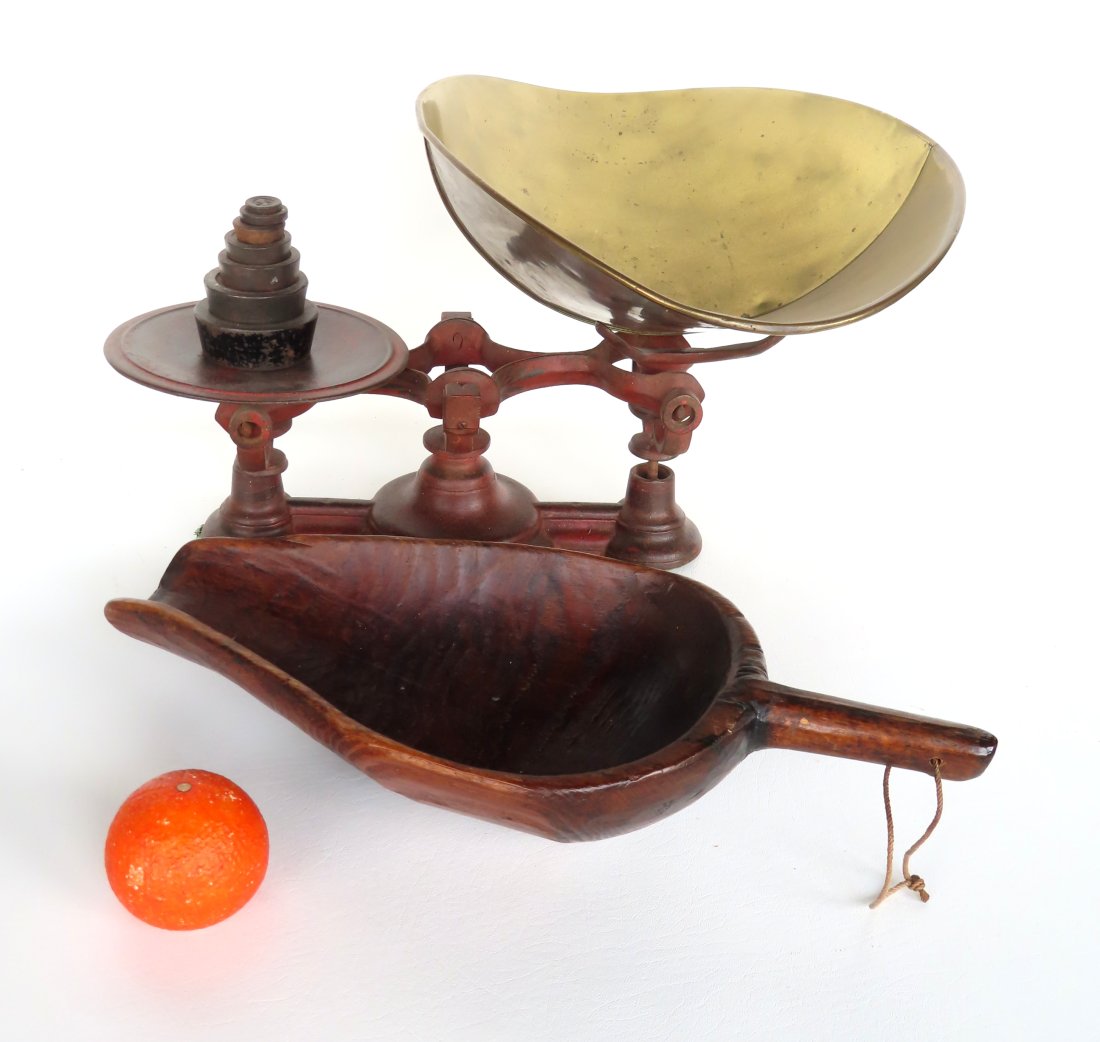 Country store balance scale and a primitive wooden scoop. (1 of 6)