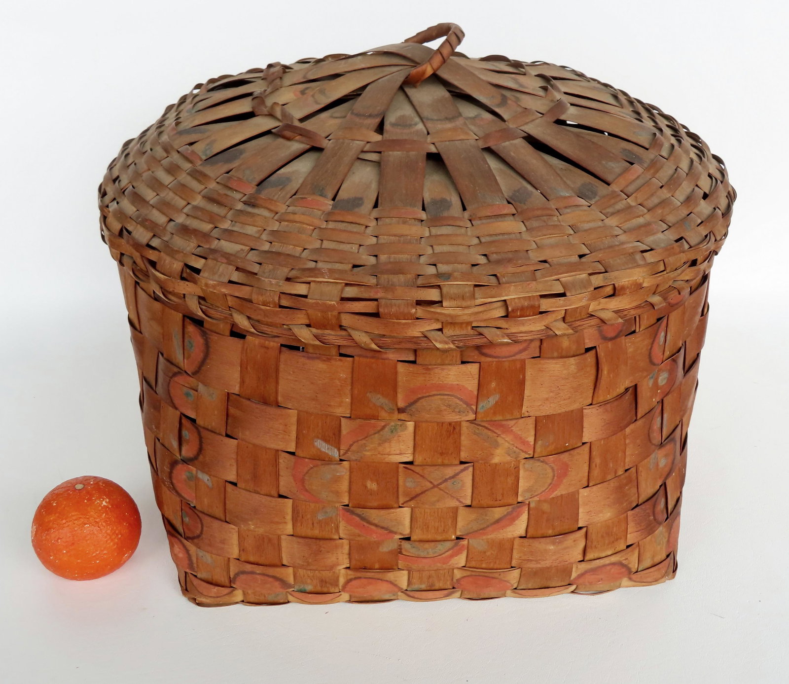 A very fine Native American covered basket with hand painted decorations in green, red and black: A very fine Native American covered basket with hand painted decorations in green, red and black natural pigment paints. One splint break in base, otherwise very good condition, mid 19th century. Meas