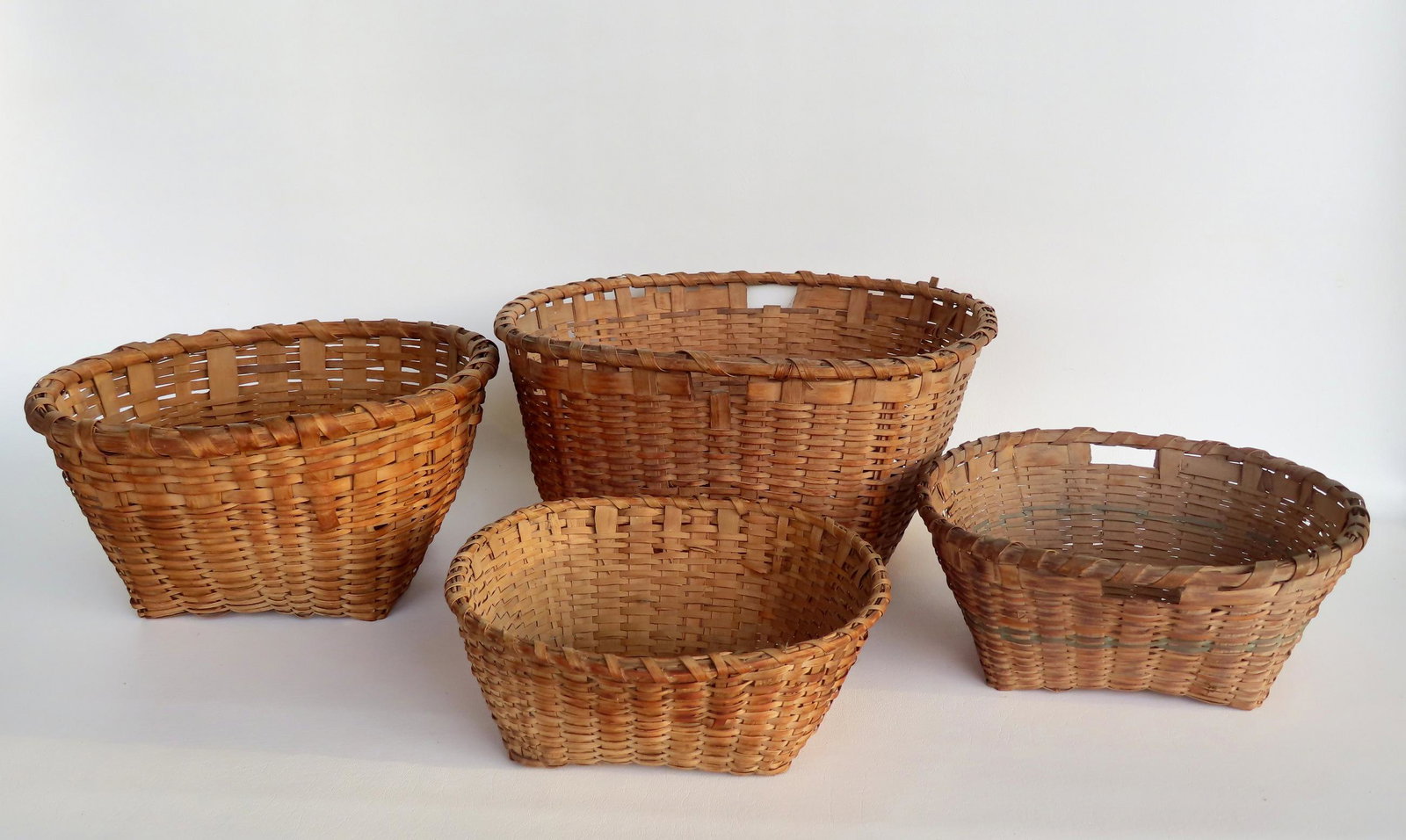 Grouping of splint baskets, 19th century. Two with open work side handles, and 2 without handles.: Grouping of splint baskets, 19th century. Two with open work side handles, and 2 without handles. All in very good condition with only minor splint breaks (3 or fewer breaks). The largest measures 15 