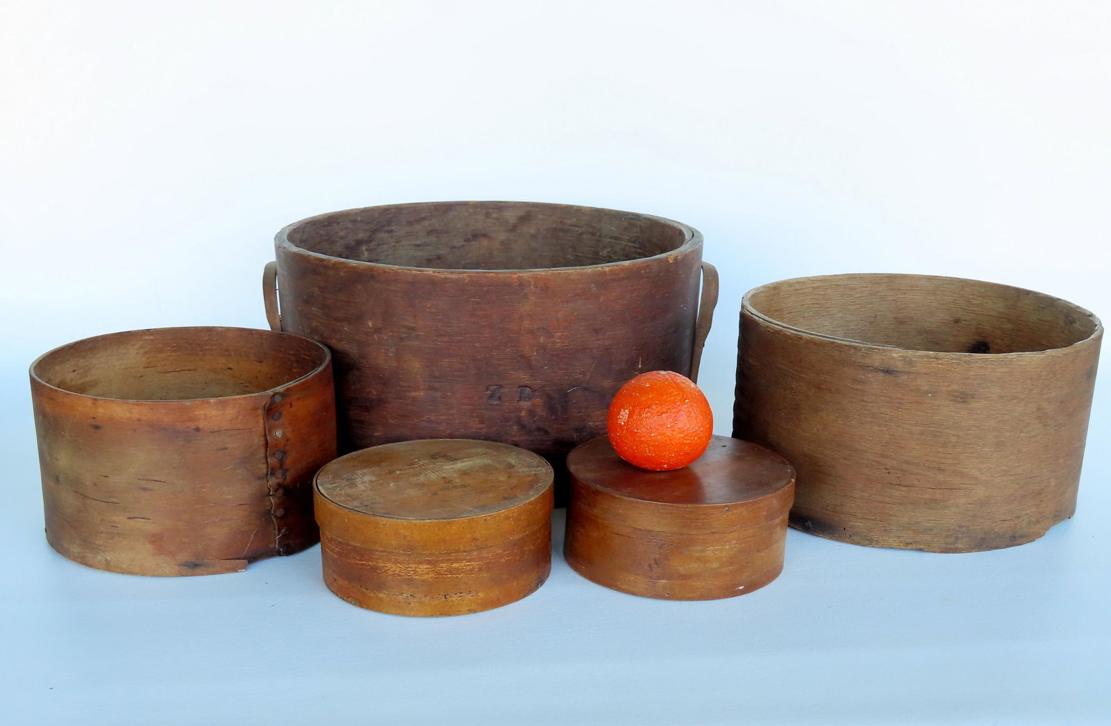 Grouping of 5 country treenware collectibles, 19th century, including: 2 pantry boxes in natural: Grouping of 5 country treenware collectibles, 19th century, including: 2 pantry boxes in natural finish, both in very good condition; and 3 dry grain measures, the largest with applied wooden arched h