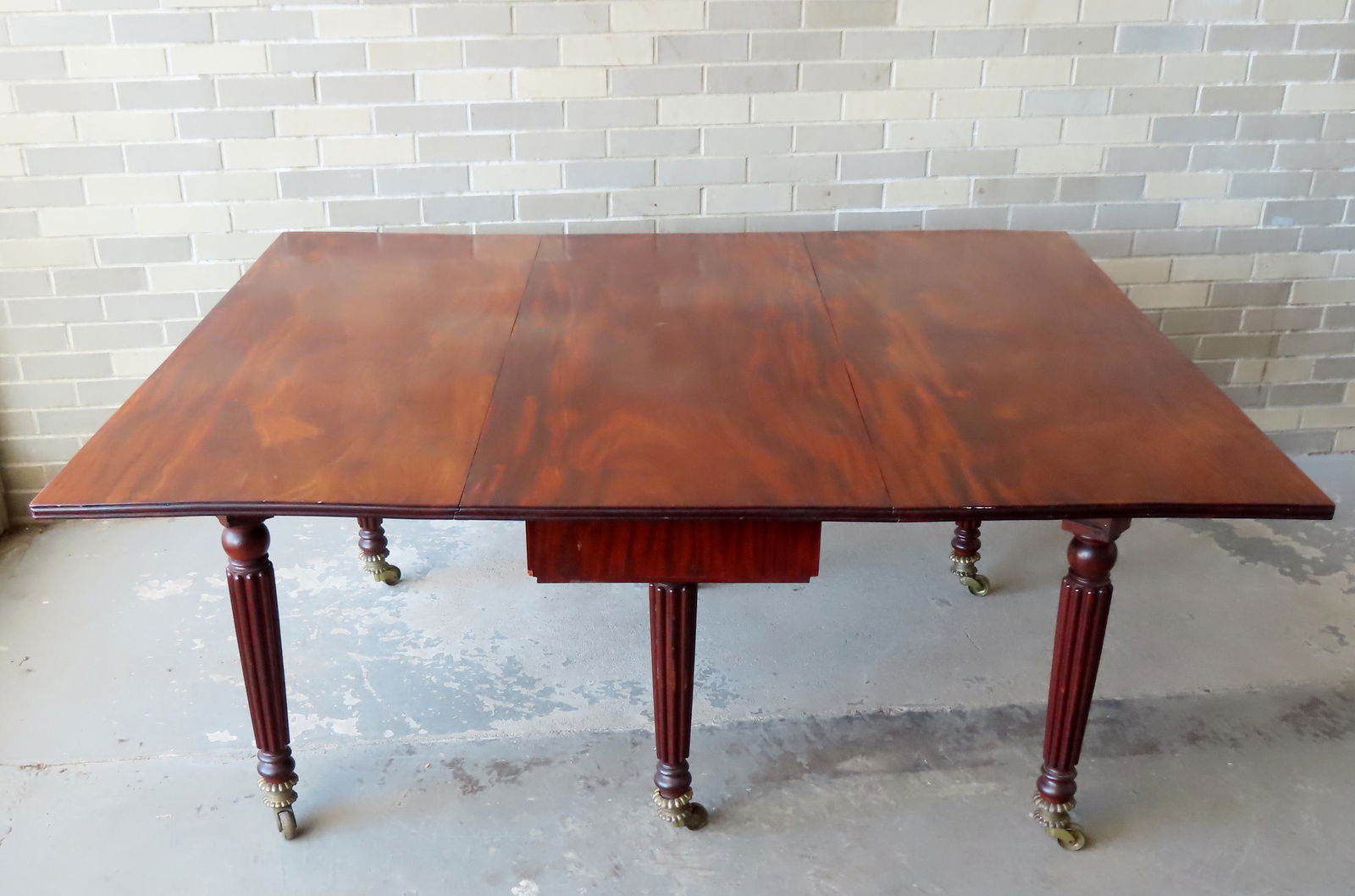 A high quality mahogany drop leaf dining room table with long drop leaves and reeded and tapered (1 of 18)
