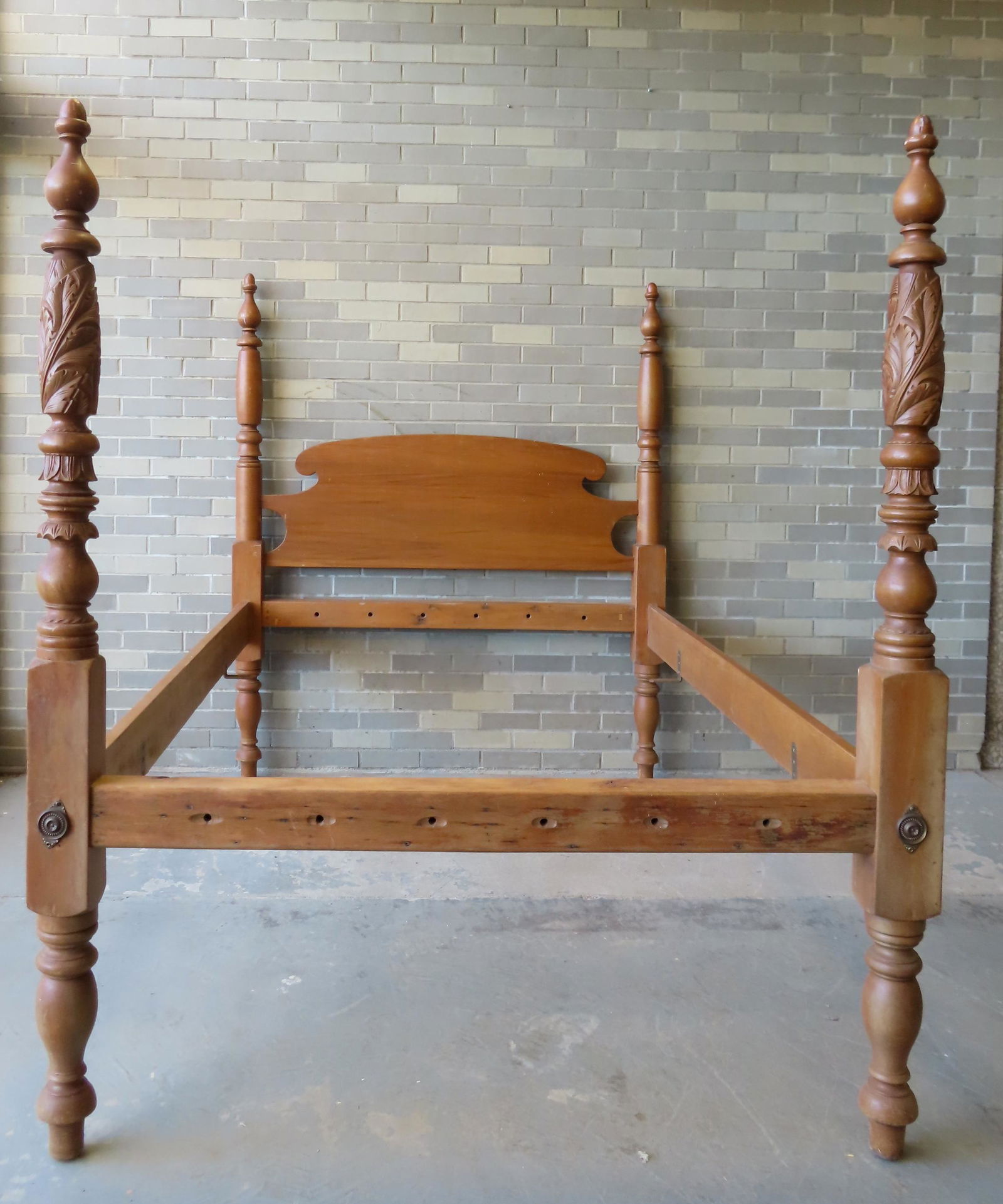 A fine federal style poster bed with acanthus carved and turned posts, 19th century, in an older (1 of 6)