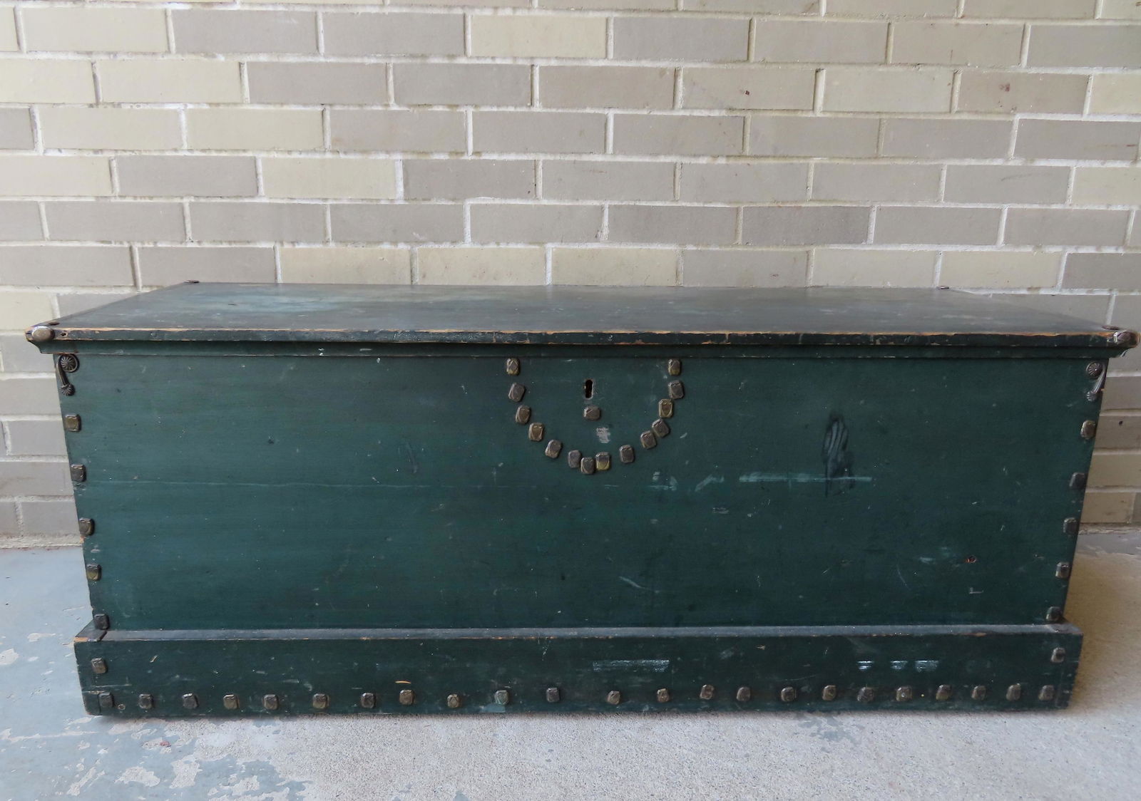 An unusual American blanket box in original green paint, having an interior till, butt hinges, hasp (1 of 13)