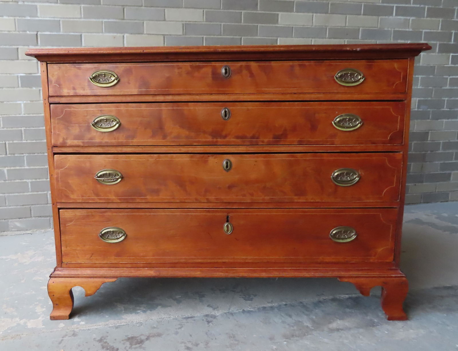 A Chippendale solid birch chest having a molded top over 4 graduated drawers in figured birch with (1 of 18)