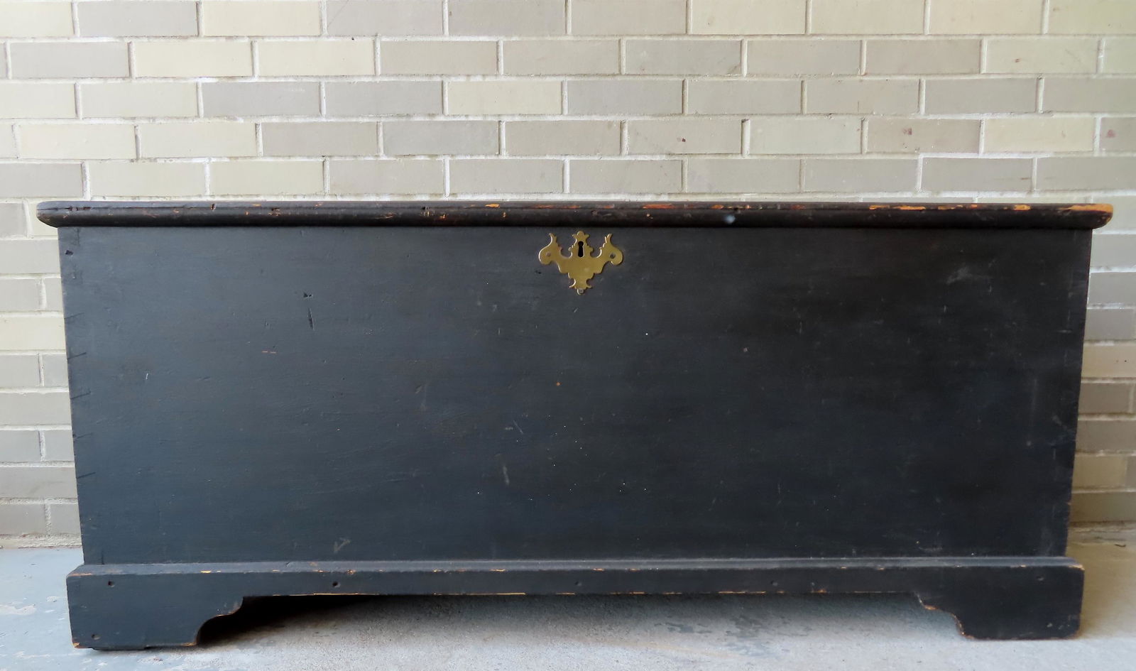 A very fine Hudson Valley blanket box in original dark green paint, interior till and drawer, (1 of 14)