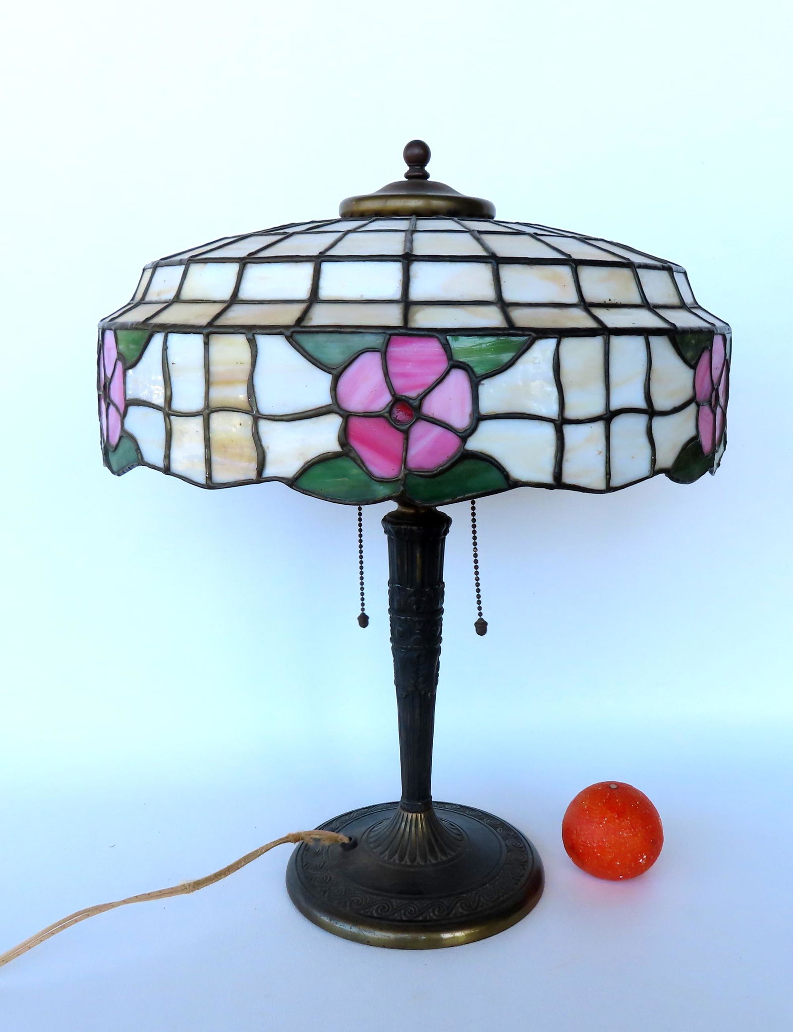 A good leaded and slag glass table lamp, signed Lamb Bros. & Greene, Nappanee Indiana. The original (1 of 19)