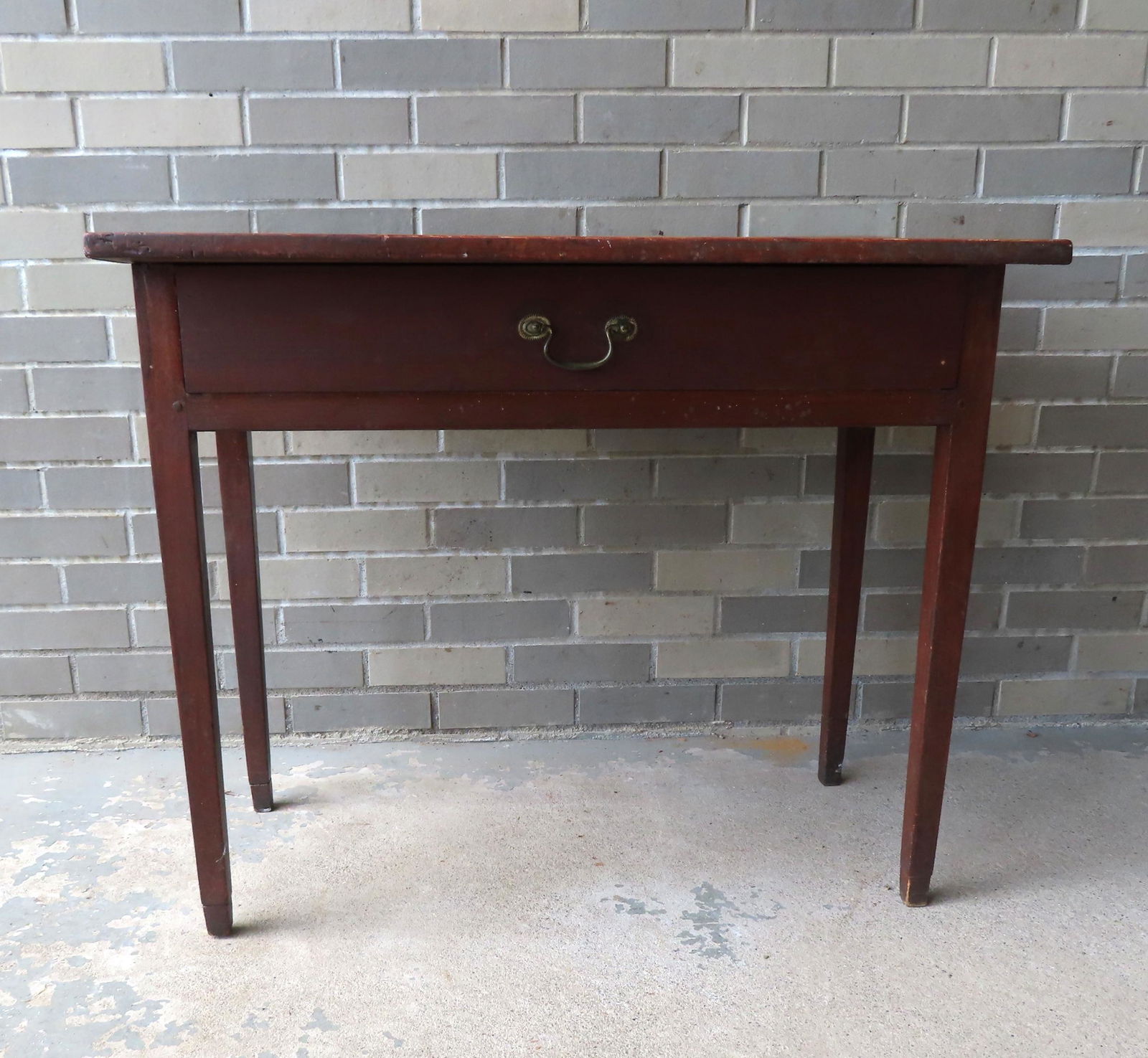 A Hepplewhite work table with wide center drawer, early 19th century. Some restoration - the drawer (1 of 8)