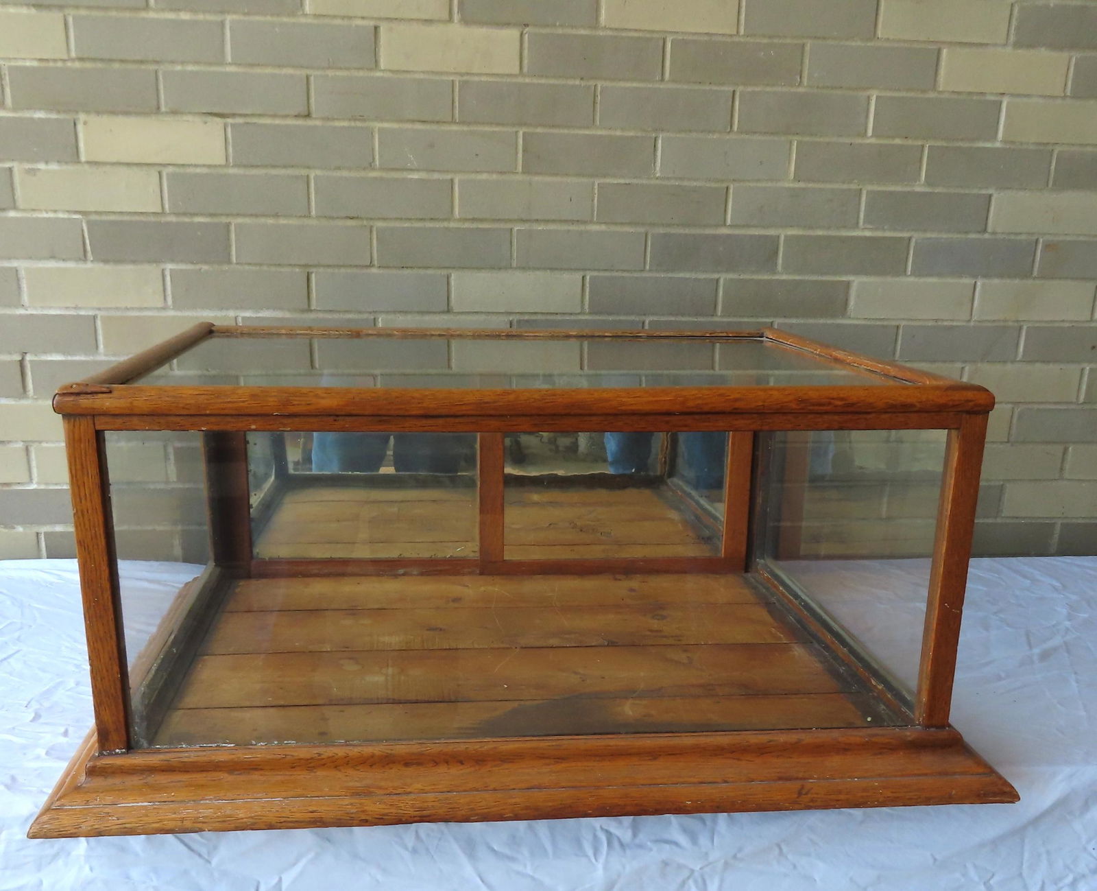 Oak table top country store showcase with  mirror-backed doors and stepped architectural molding on (1 of 7)