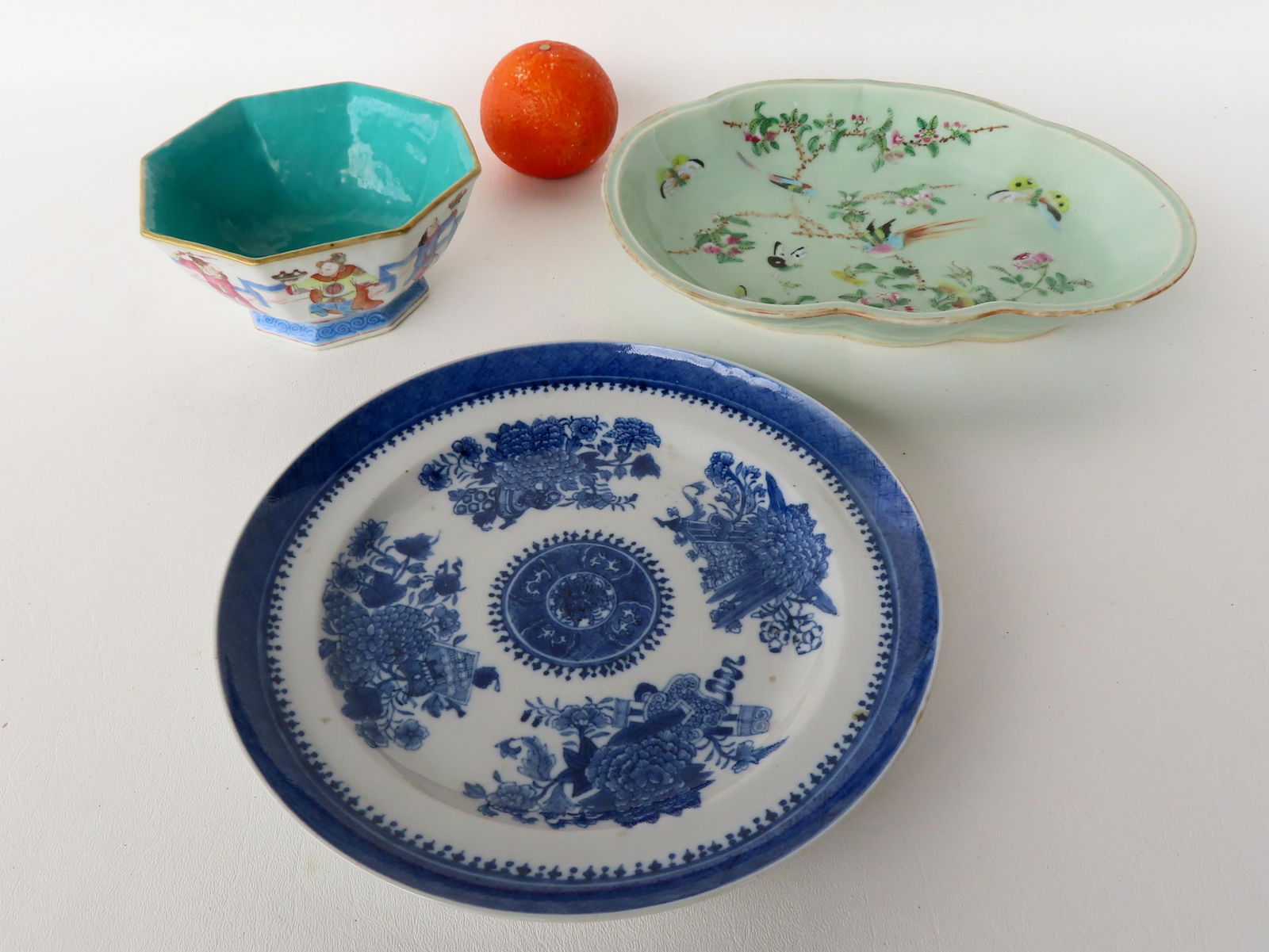 Three Chinese export porcelains, 18th and 19th century, including: Octagonal bowl with green (1 of 10)