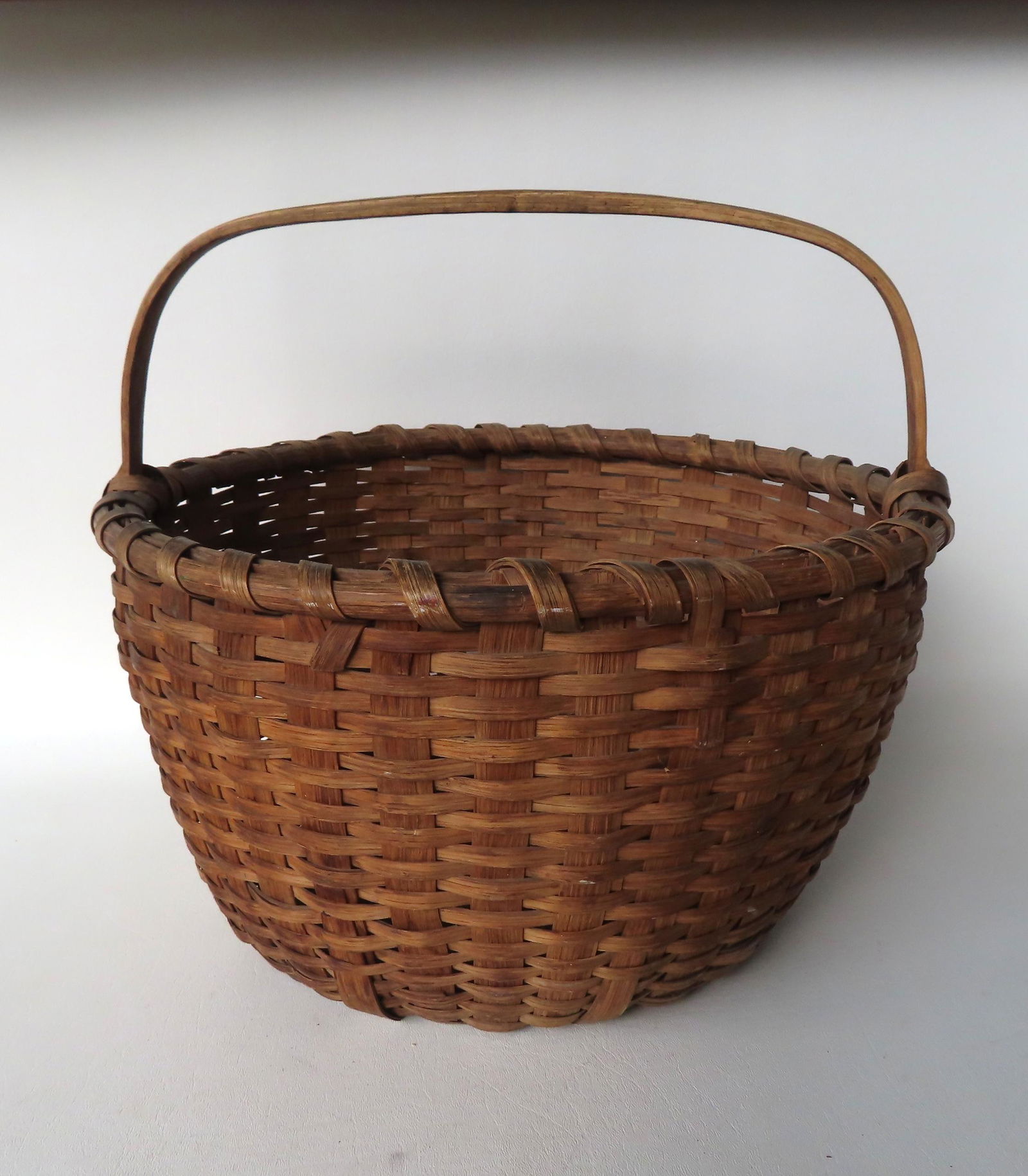 Four primitive field baskets. Includes: Basket with single overhead loop handle, very good (1 of 5)