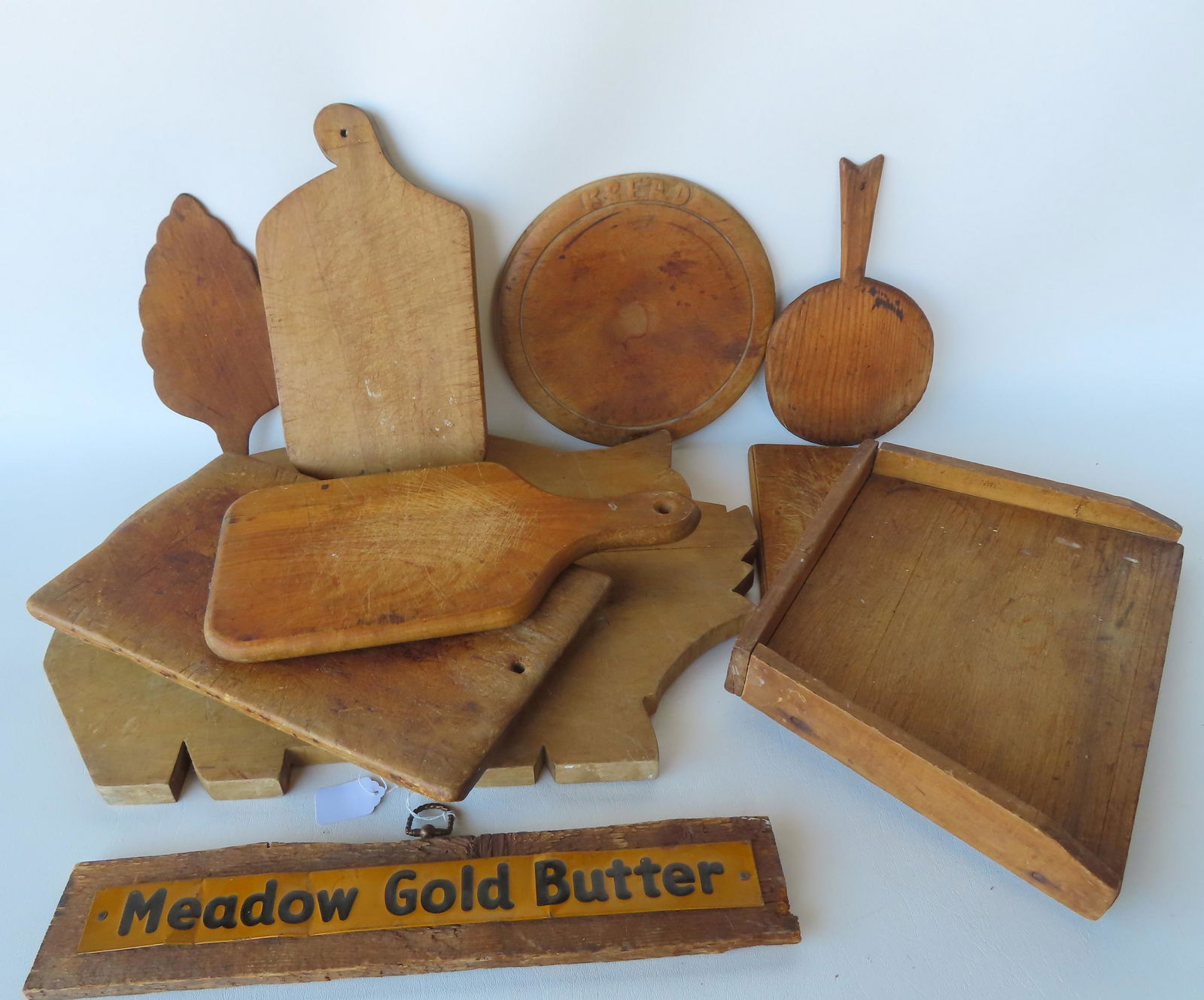 Grouping of 9 vintage cutting boards, one pig shaped, all in good condition - the largest measures (1 of 6)