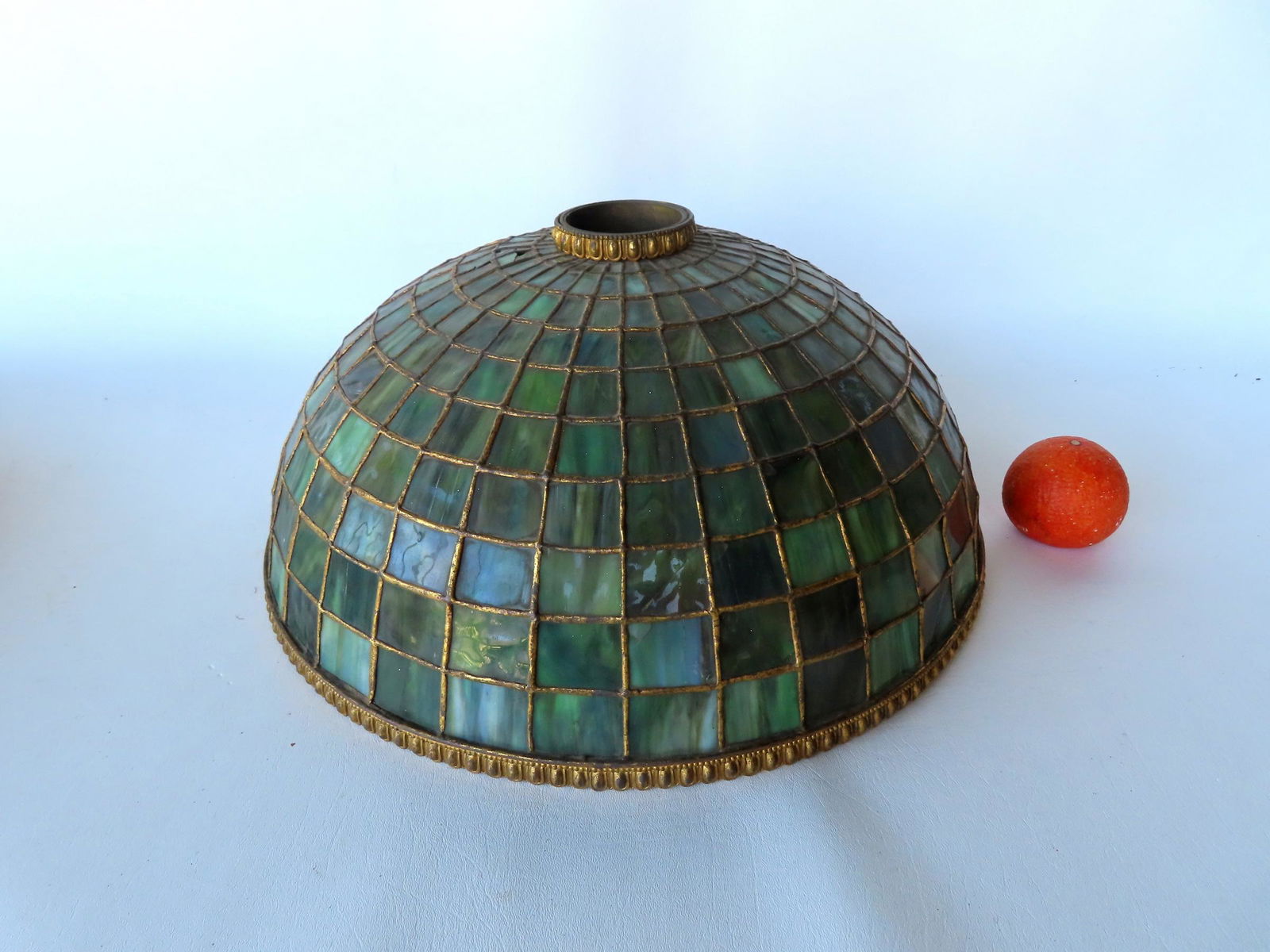 A good leaded slag glass lamp shade, prpobably early 20th century. (1 of 6)