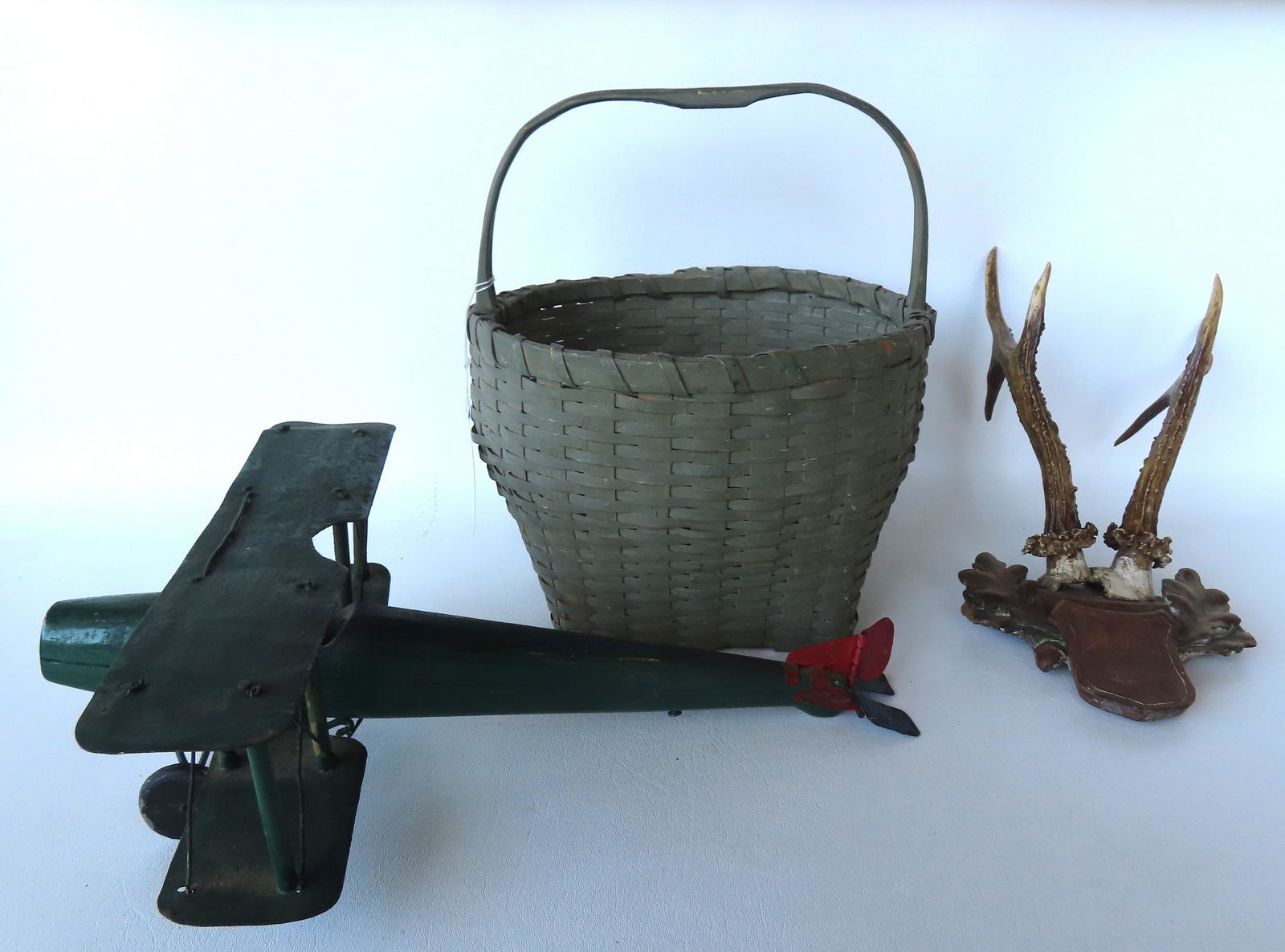 Three country collectibles. (1 of 8)