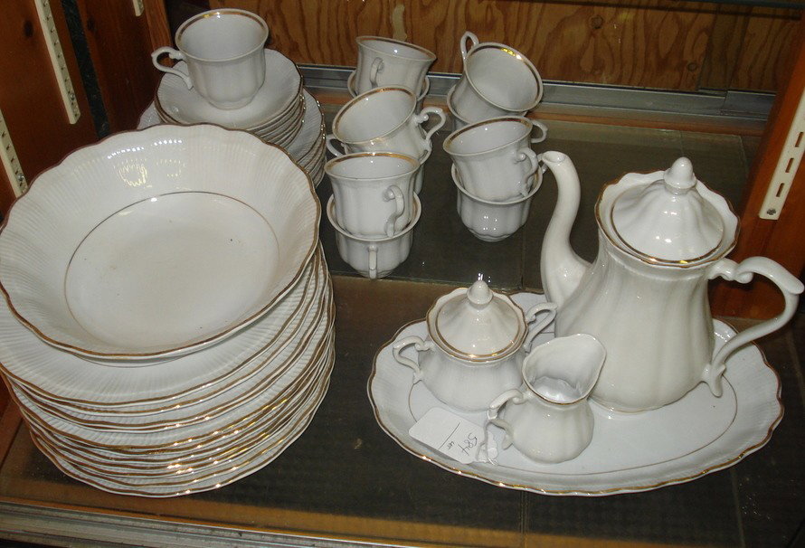 Large china dinner set with plates, cups/saucers,: Large china dinner set with plates, cups/saucers, tea pot with sugar/creamer, etc. together with a set of 8 Bavarian pink luster luncheon plates.
