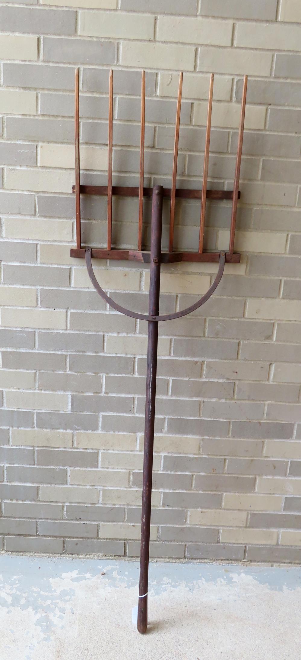 A primitive wooden hay fork with tines mortised through frame, in very good condition, 19th century. (1 of 4)