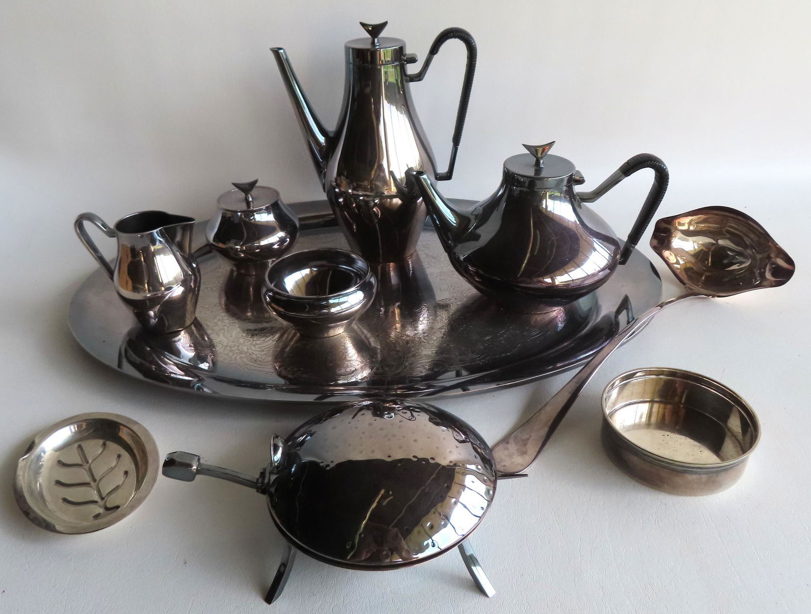 A grouping of silver plate including a mid-century modern Reed & Barton 6 piece tea & coffee service (1 of 16)