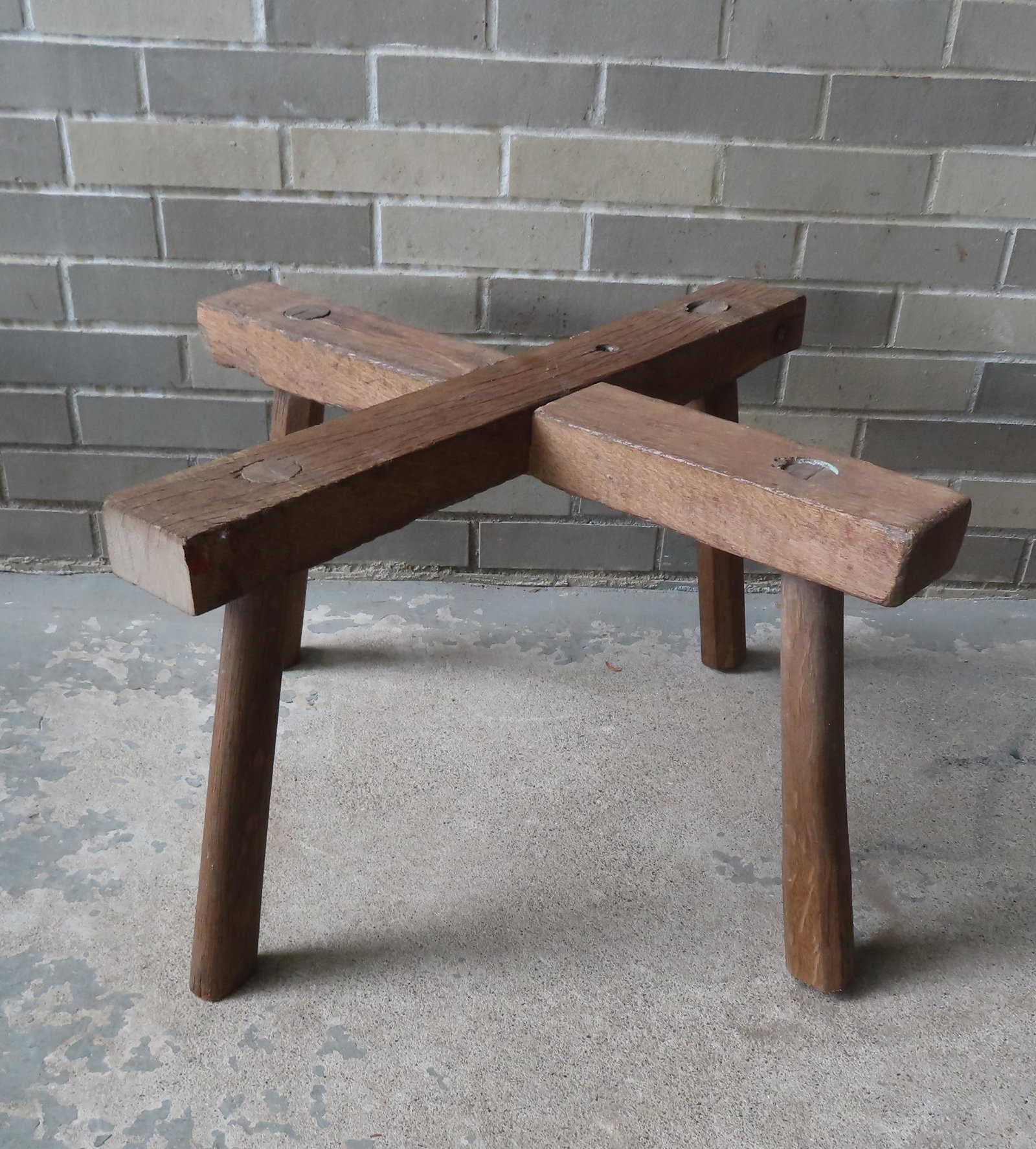 An early wooden wash tub holder with carved octagonal shaped legs that are mortised through the top,: An early wooden wash tub holder with carved octagonal shaped legs that are mortised through the top, late 18th to early 19th century - good condition. Measures 27 1/2"W x 15 1/2"H.