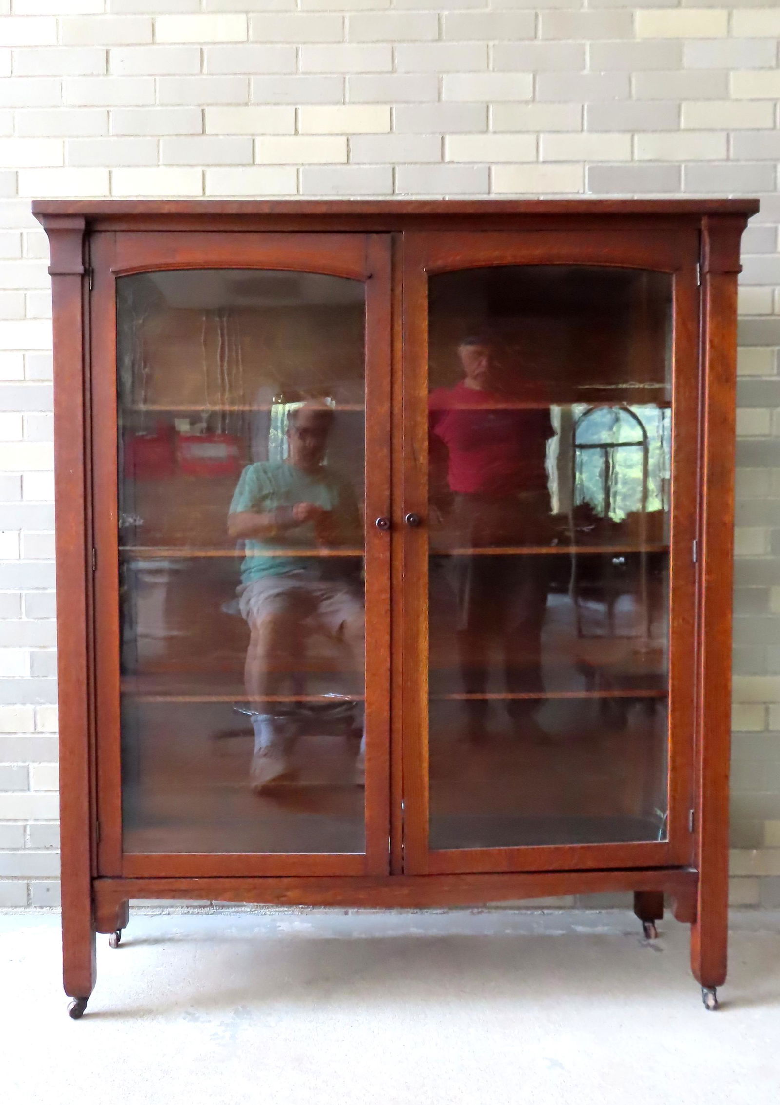 An Arts and Crafts style oak showcase having 2 glass doors and glass side panels - very good (1 of 10)